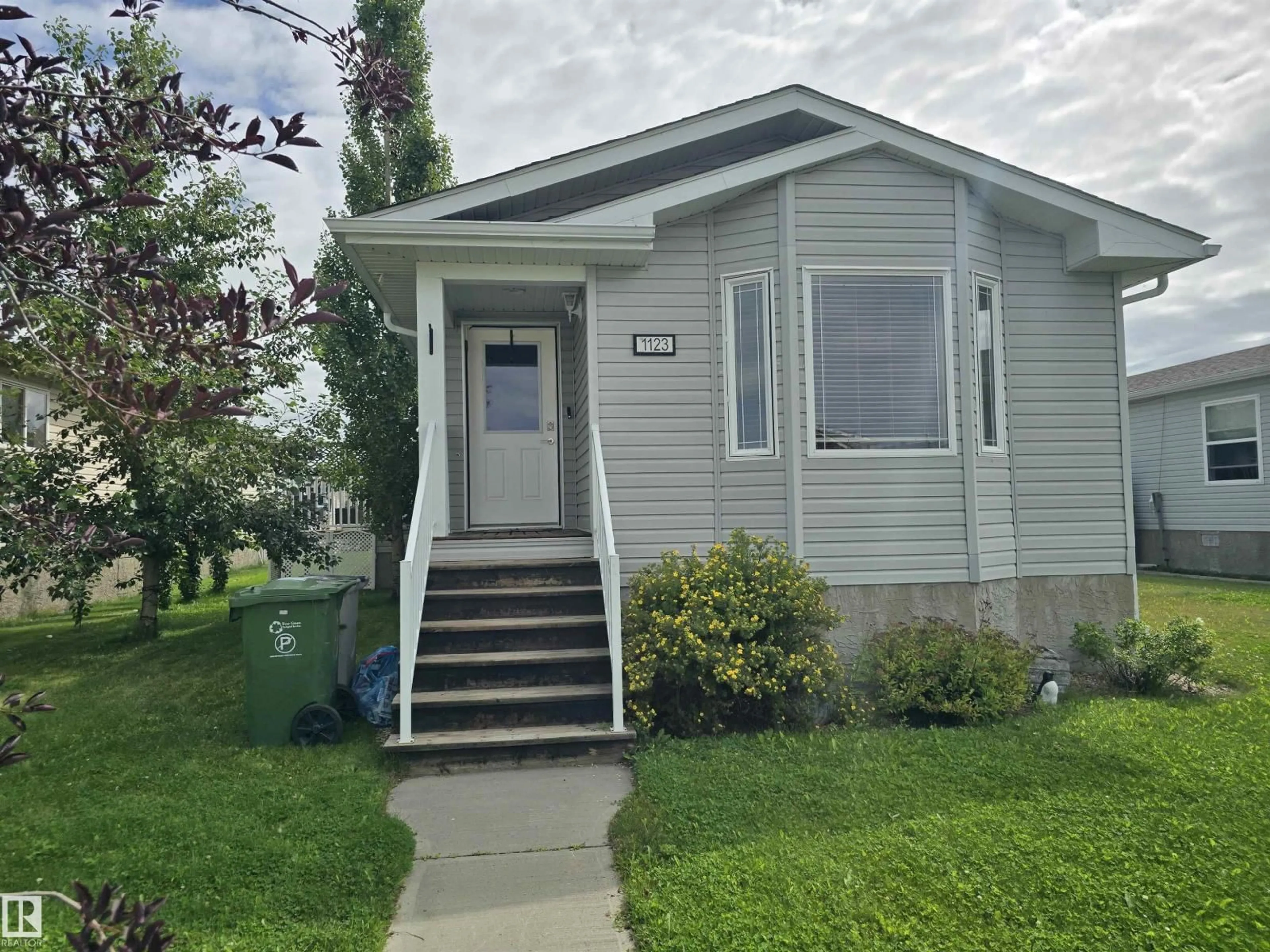 Home with vinyl exterior material, street for 1123 ASPEN DR, Leduc Alberta T9E8R3