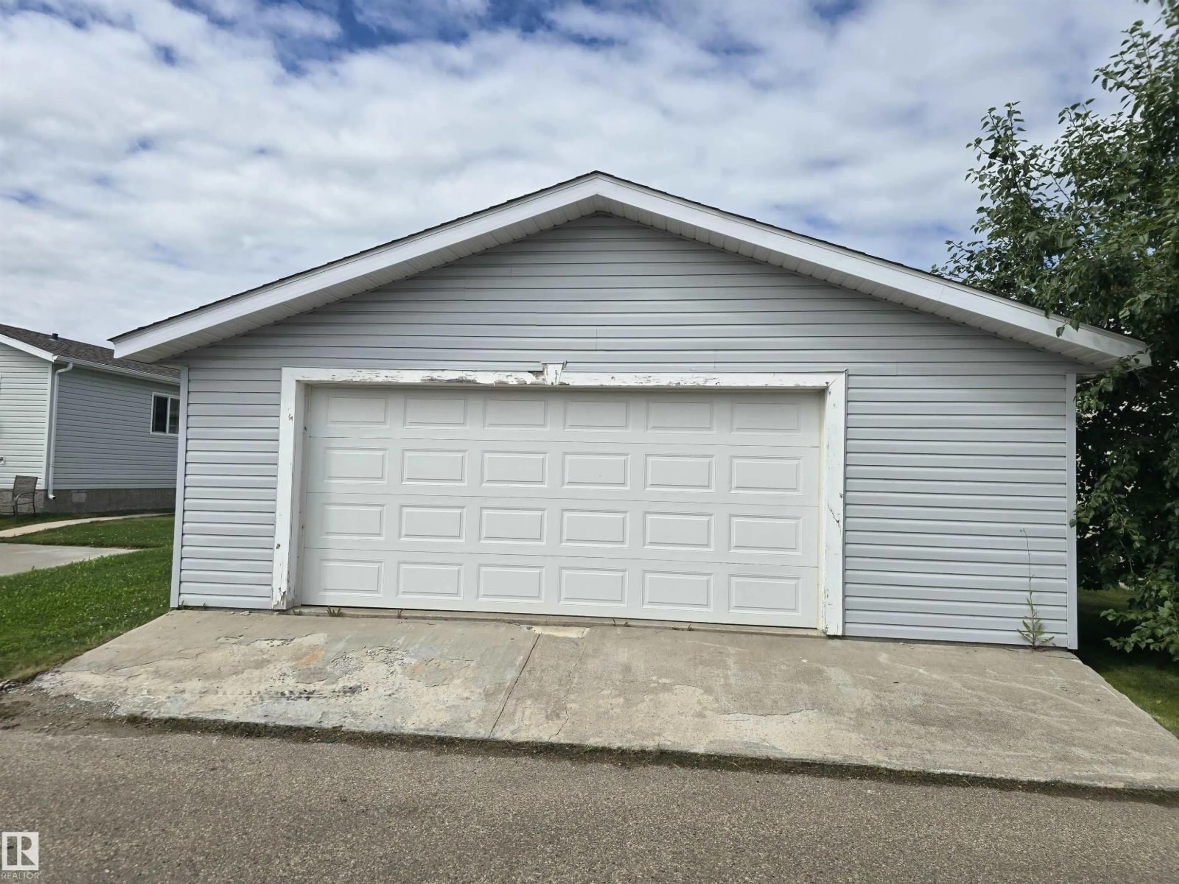 Indoor garage for 1123 ASPEN DR, Leduc Alberta T9E8R3