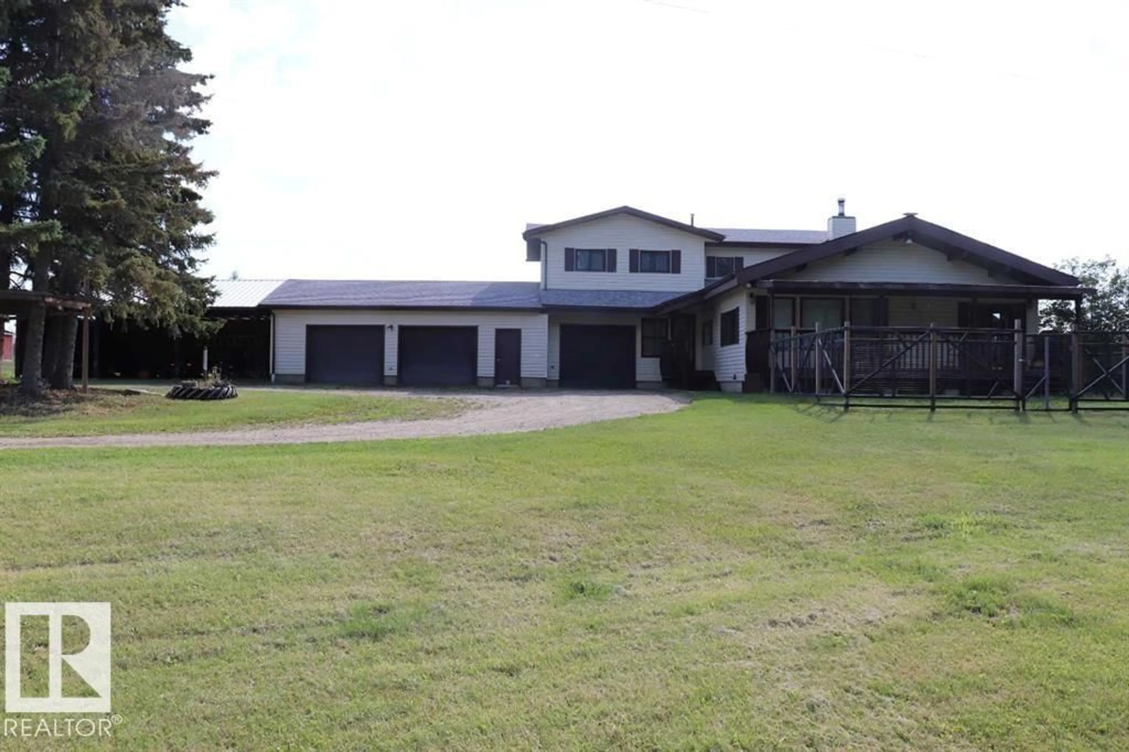 A pic from outside/outdoor area/front of a property/back of a property/a pic from drone, building for 53305 RANGE RD 111, Rural Yellowhead Alberta T7E5A6