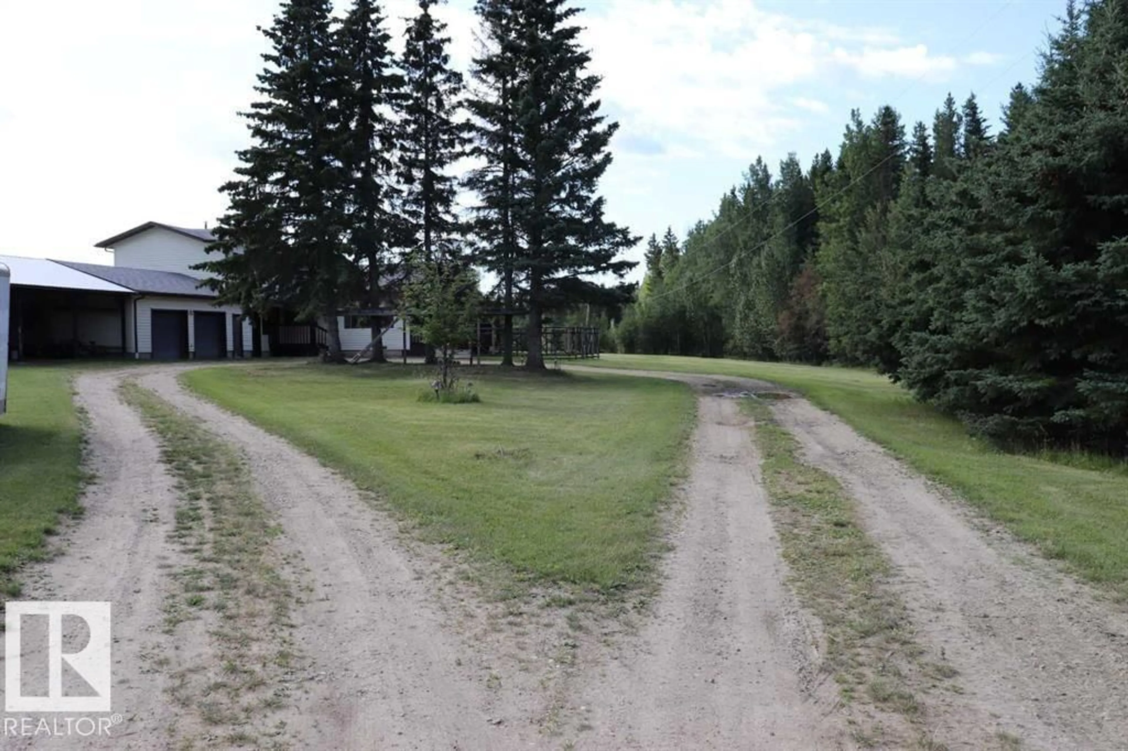 A pic from outside/outdoor area/front of a property/back of a property/a pic from drone, unknown for 53305 RANGE RD 111, Rural Yellowhead Alberta T7E5A6