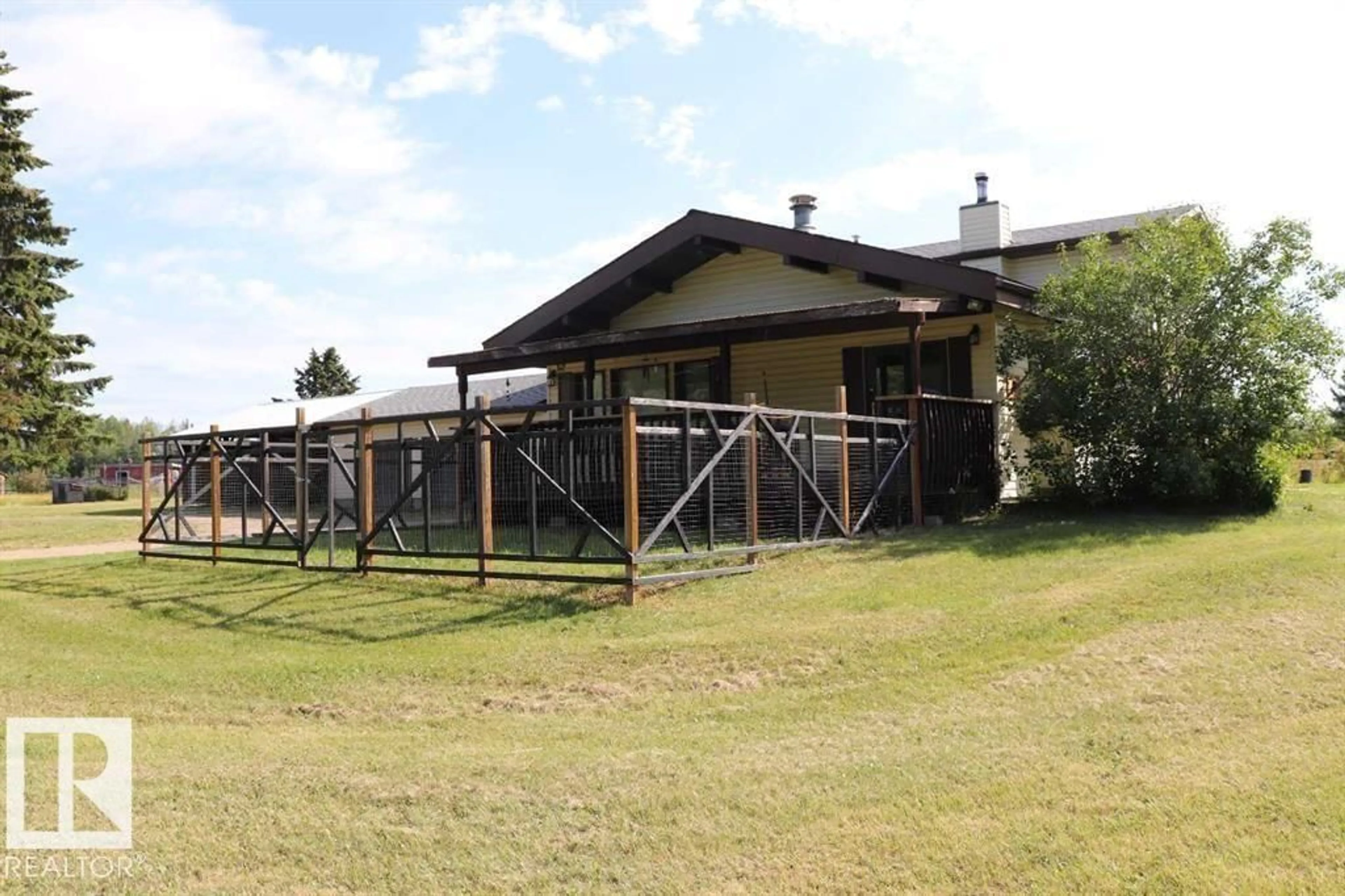 Patio, building for 53305 RANGE RD 111, Rural Yellowhead Alberta T7E5A6