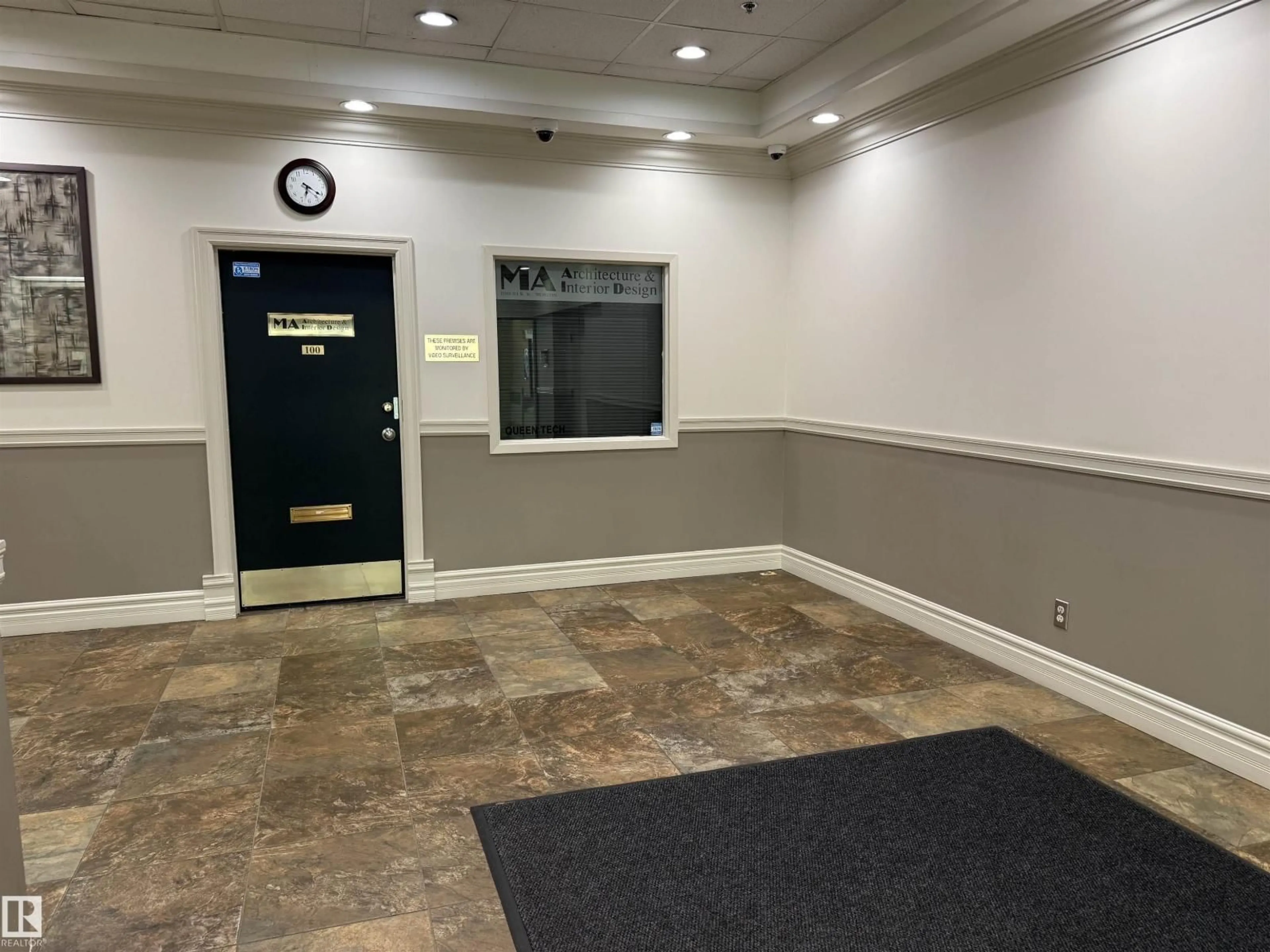 Indoor foyer for #221 - 10160 114 ST, Edmonton Alberta T5K2L2