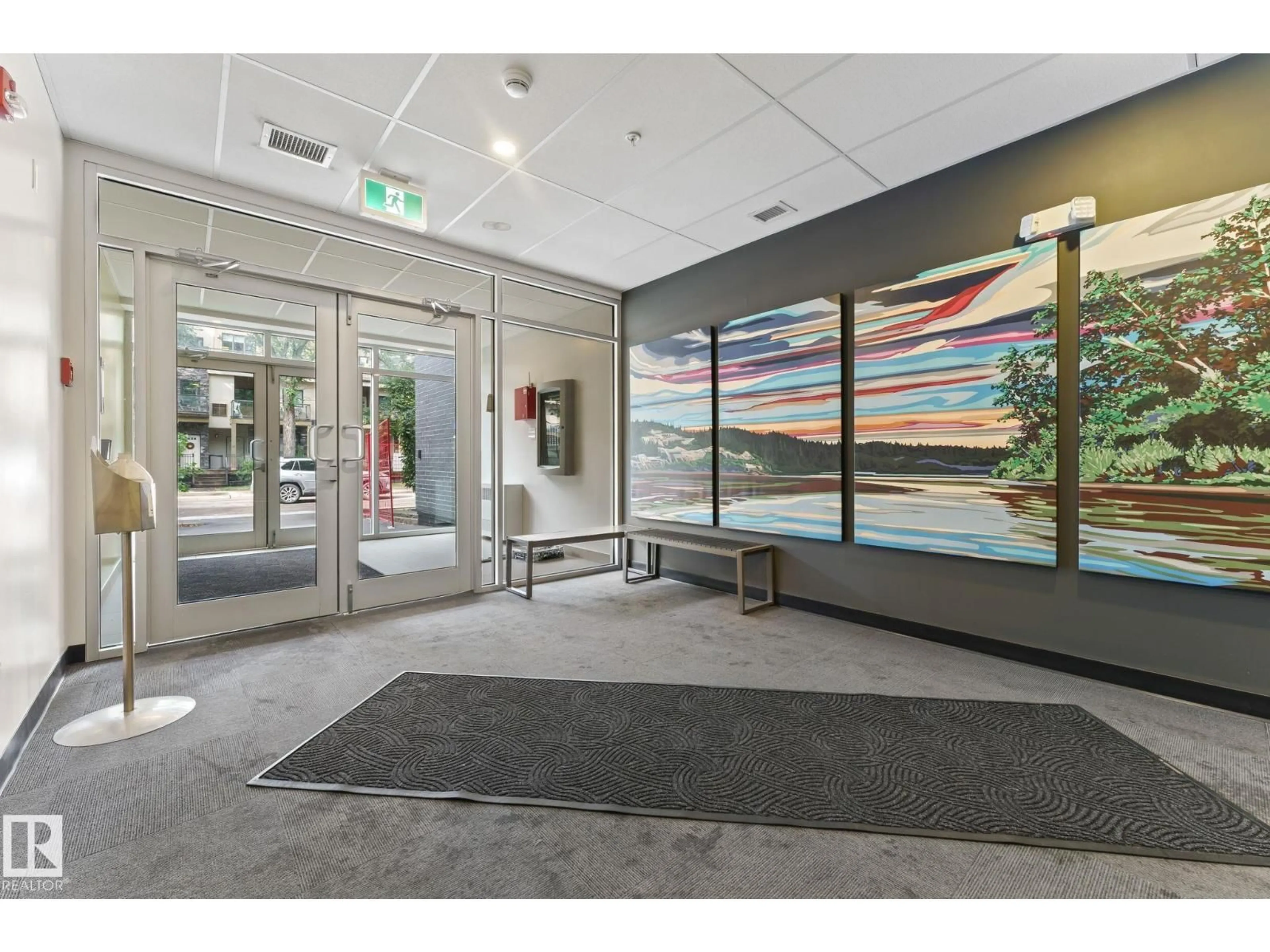 Indoor foyer for #303 - 11503 76 AV, Edmonton Alberta T6G0K6