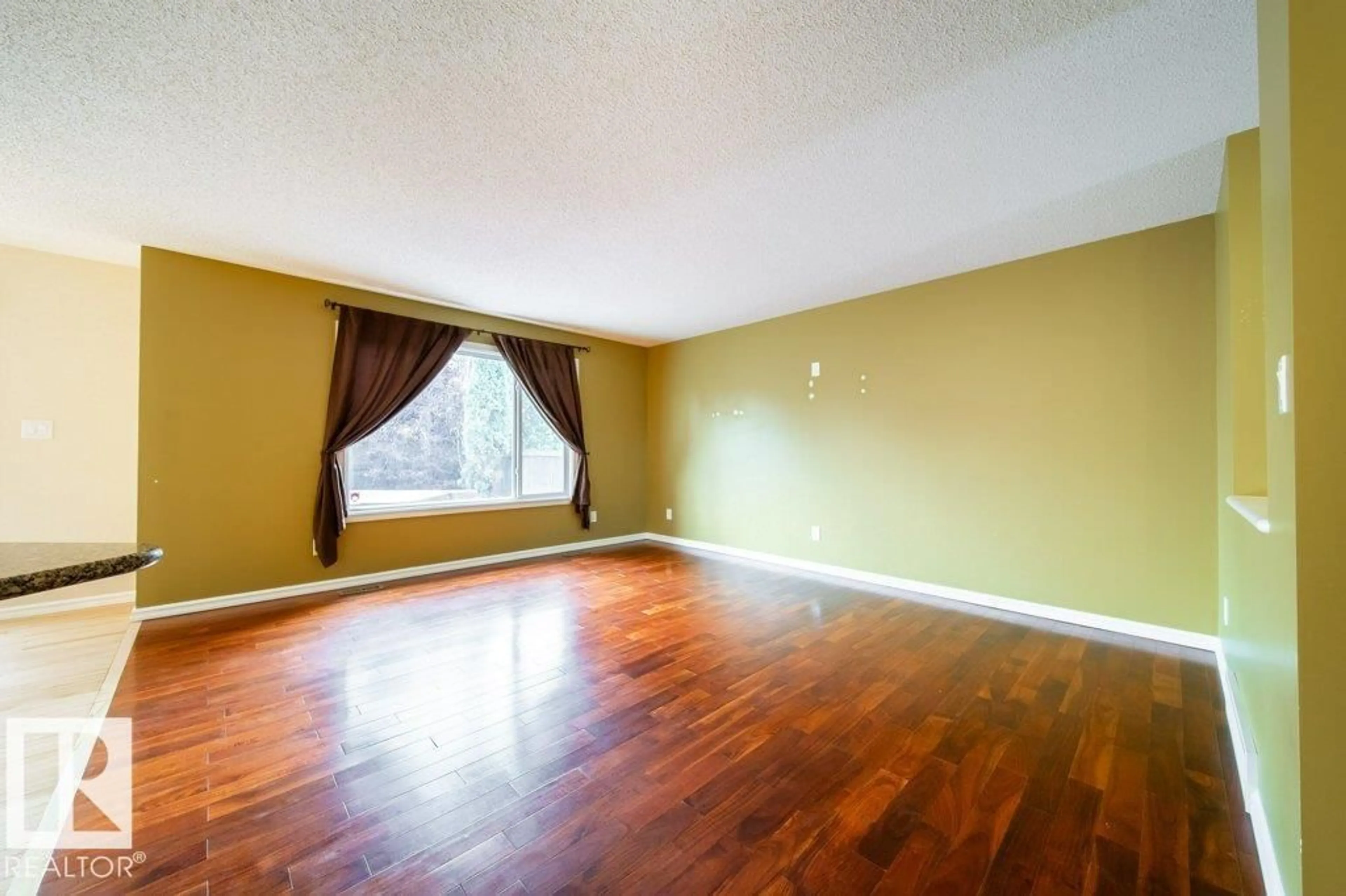A pic of a room for 16117 49 ST, Edmonton Alberta T5Y3H5