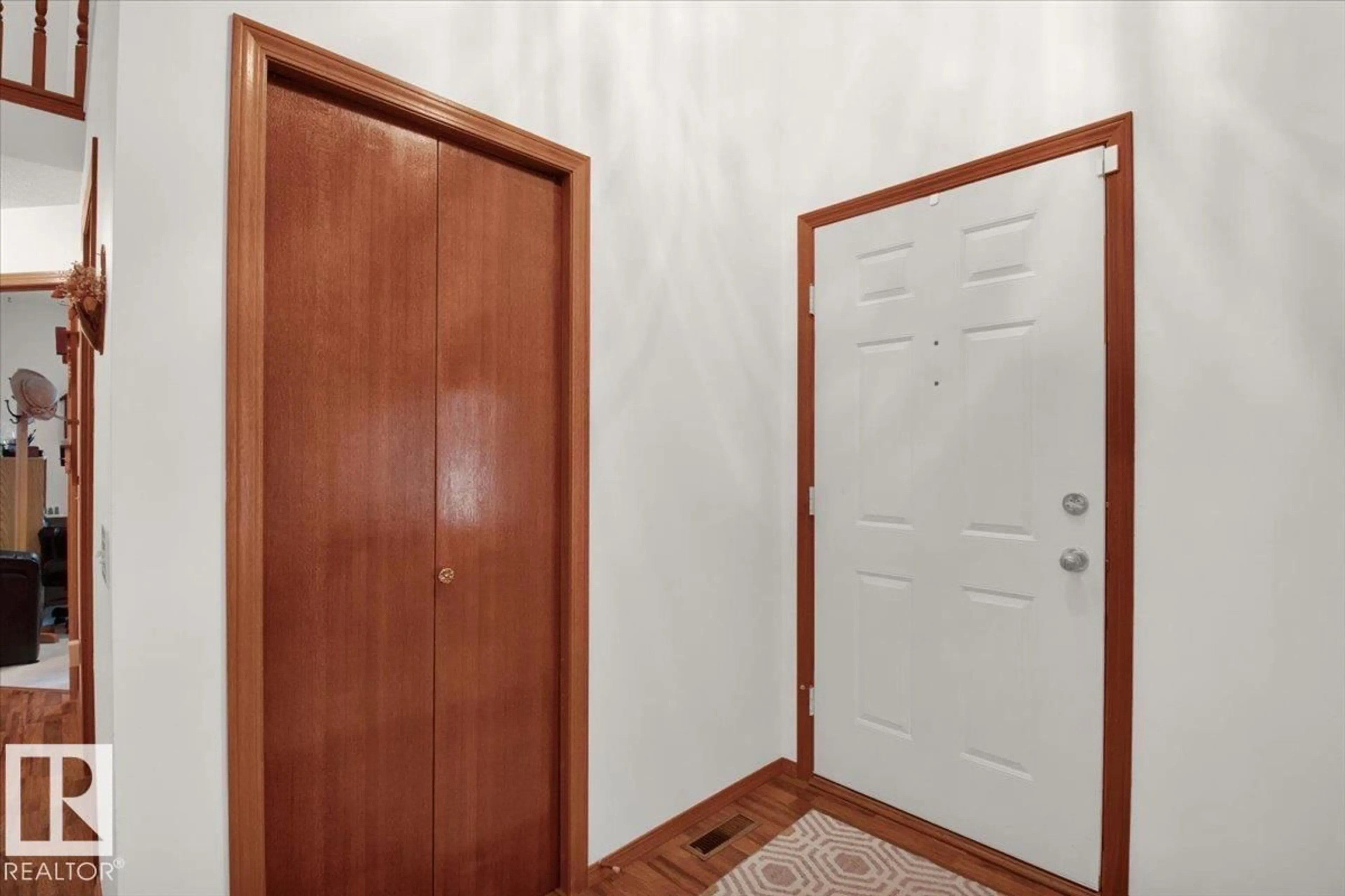 Indoor entryway for 84 DEANE CR, St. Albert Alberta T8N4Z9