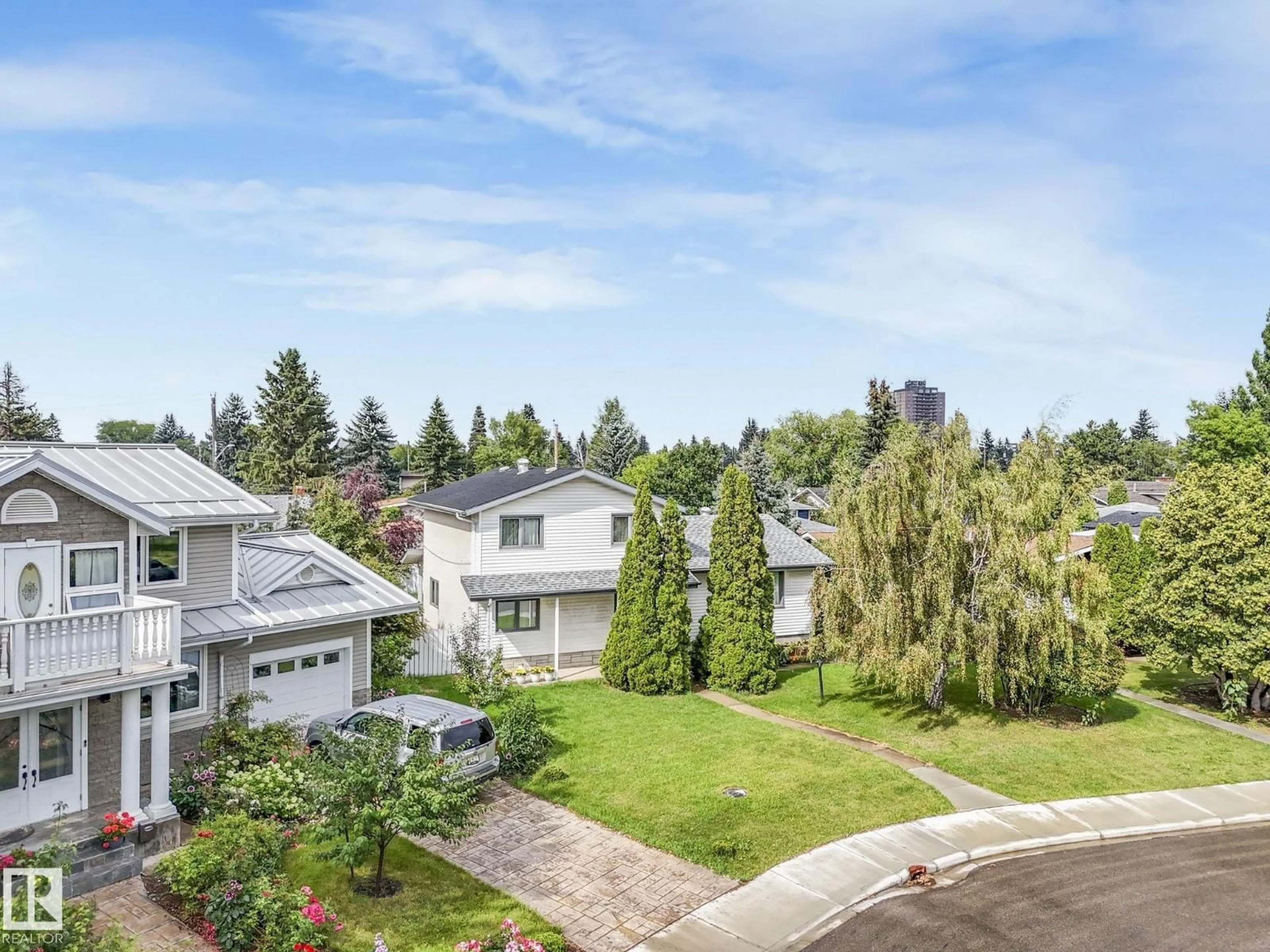 A pic from outside/outdoor area/front of a property/back of a property/a pic from drone, unknown for 11204 48 AV NW, Edmonton Alberta T6H0C7