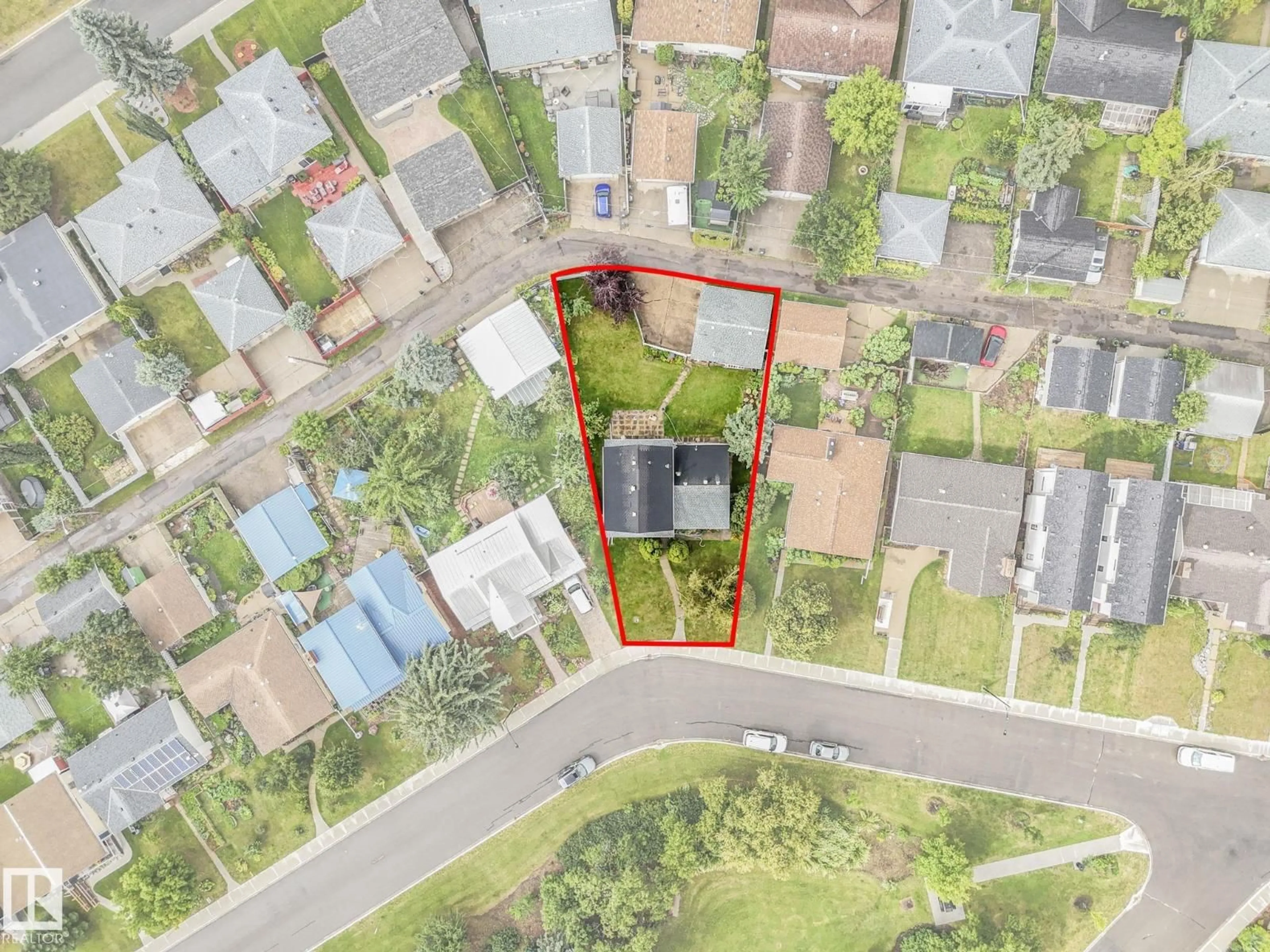 A pic from outside/outdoor area/front of a property/back of a property/a pic from drone, street for 11204 48 AV NW, Edmonton Alberta T6H0C7
