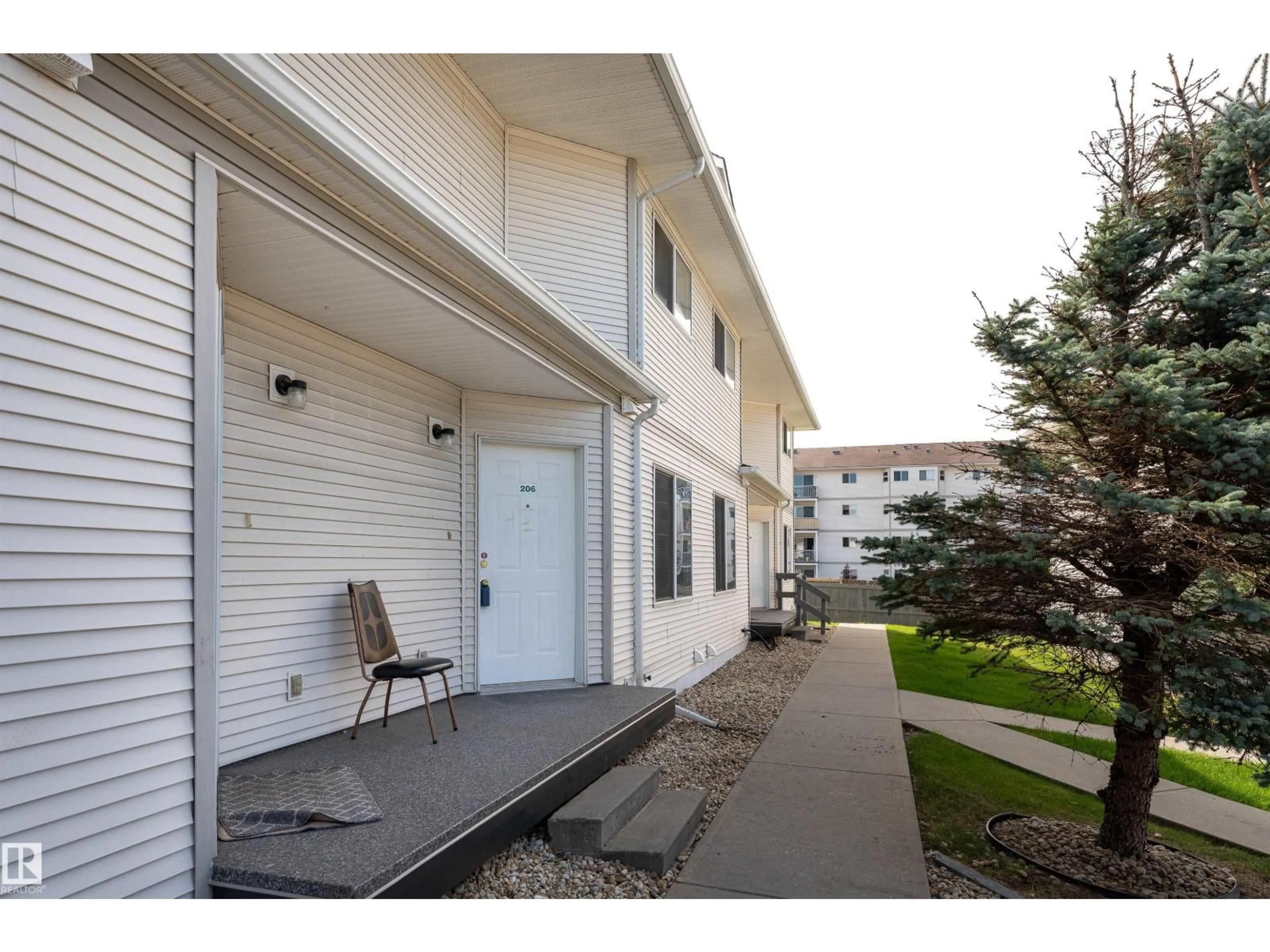 Patio, street for 206 BOTHWELL DR, Sherwood Park Alberta T8H2L1