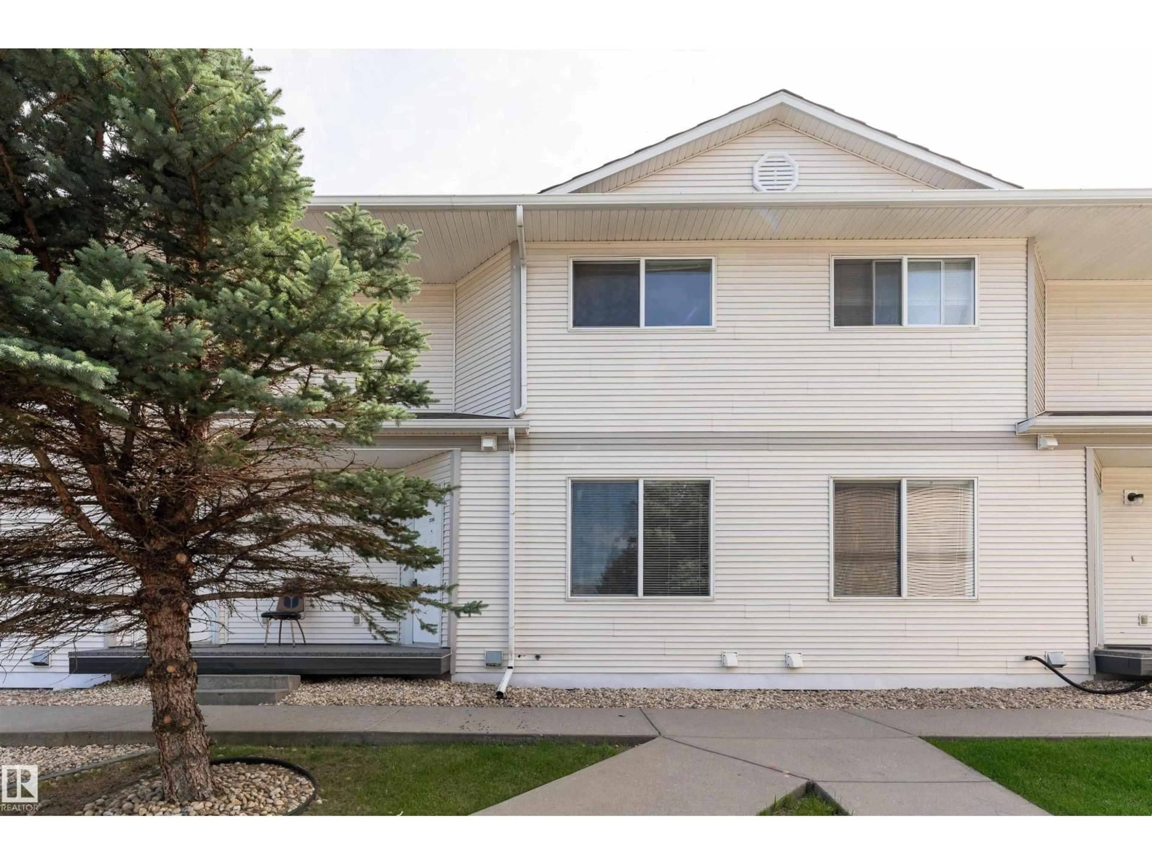 Home with vinyl exterior material, street for 206 BOTHWELL DR, Sherwood Park Alberta T8H2L1
