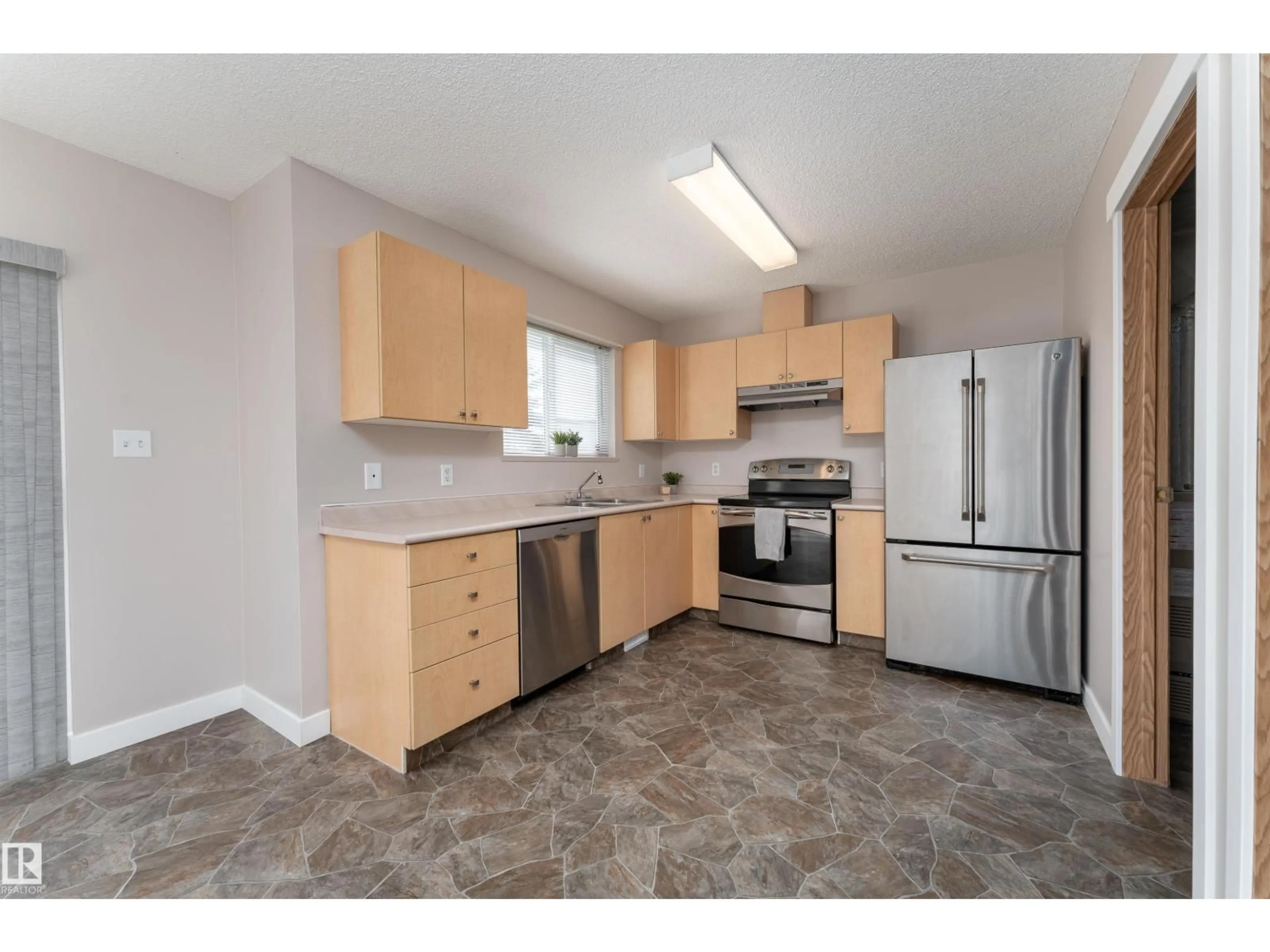 Standard kitchen, unknown for 206 BOTHWELL DR, Sherwood Park Alberta T8H2L1