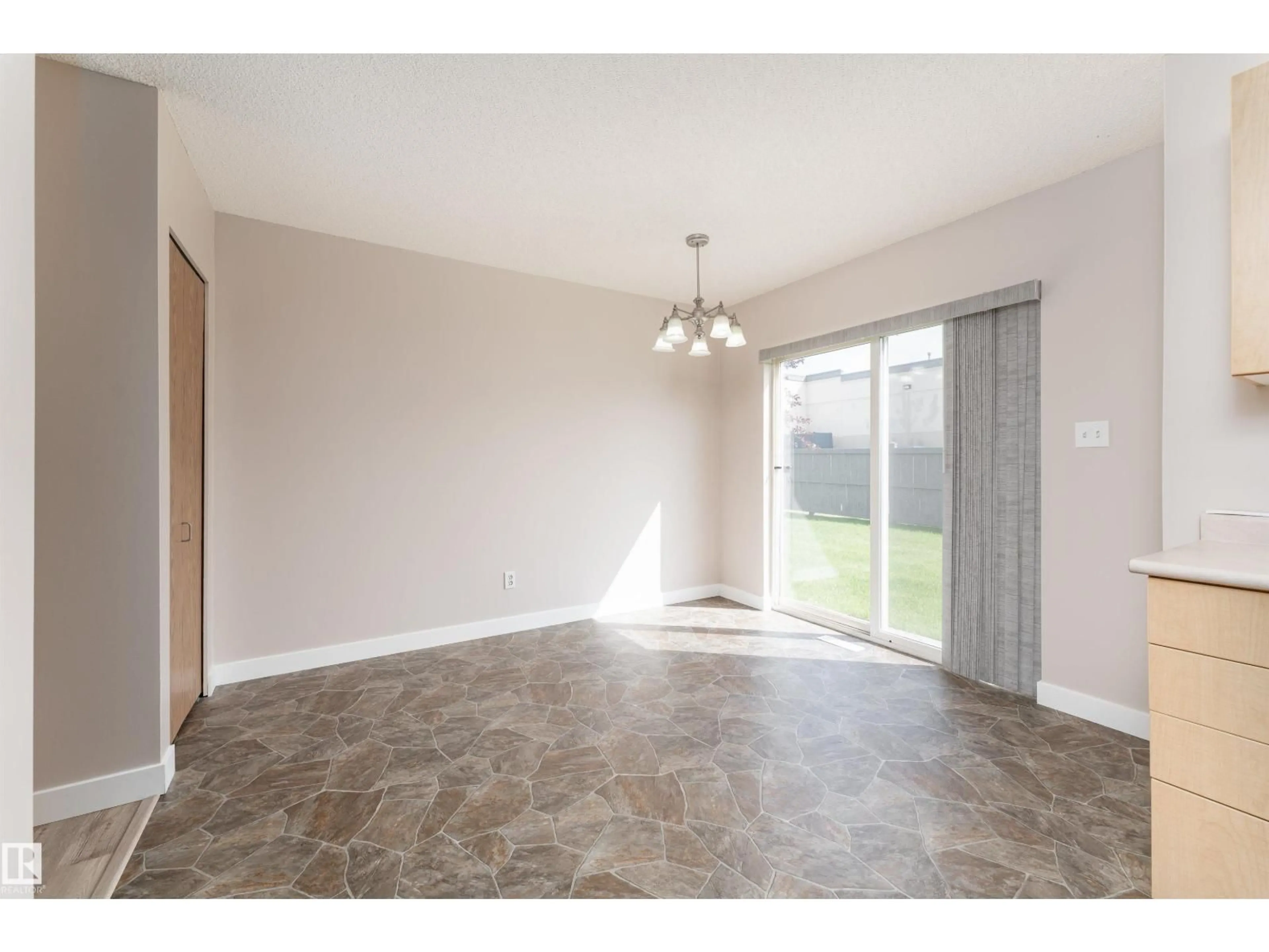 A pic of a room for 206 BOTHWELL DR, Sherwood Park Alberta T8H2L1