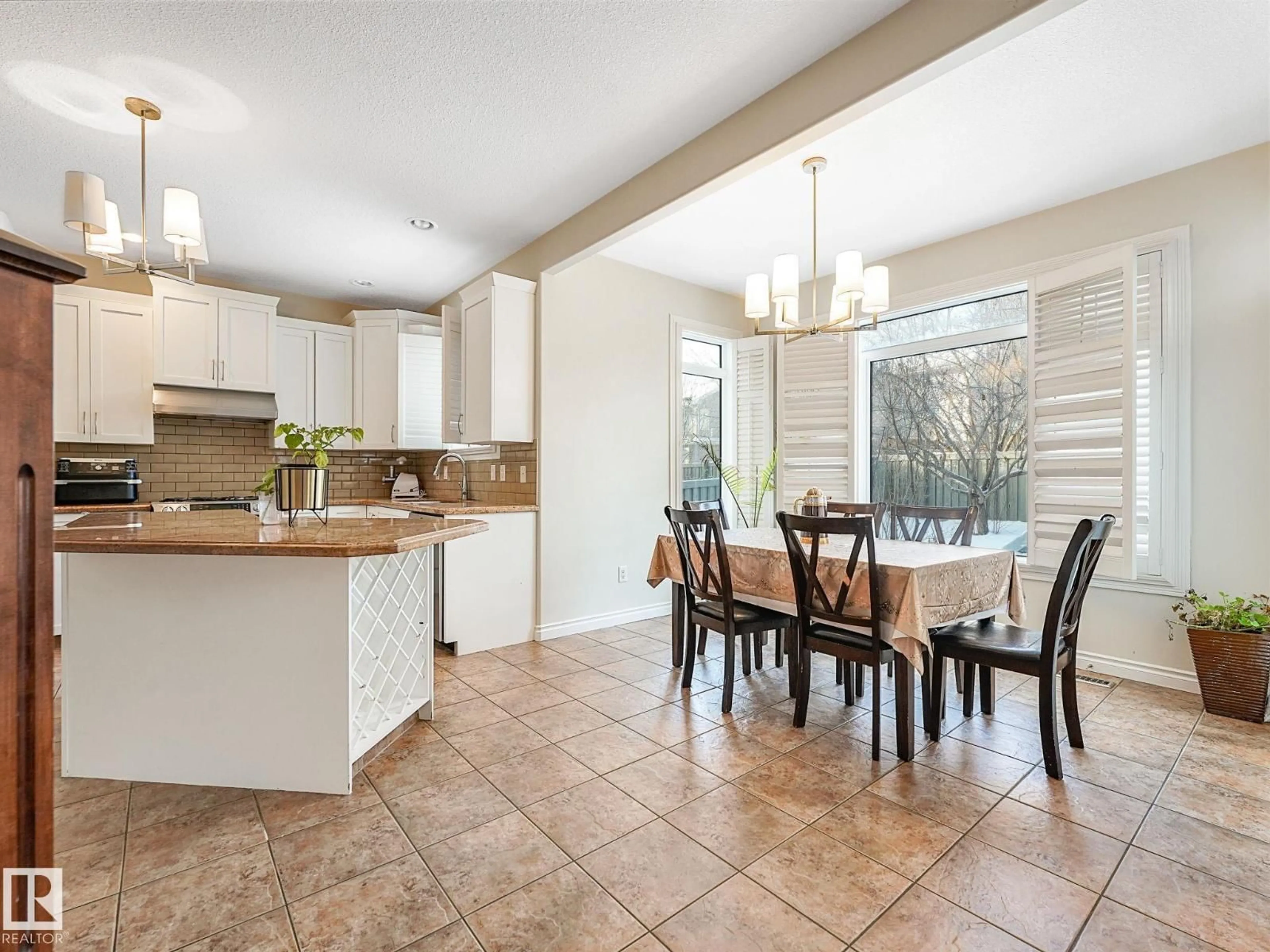 Open concept kitchen, ceramic/tile floor for 1024 HOPE RD, Edmonton Alberta T6M3A1