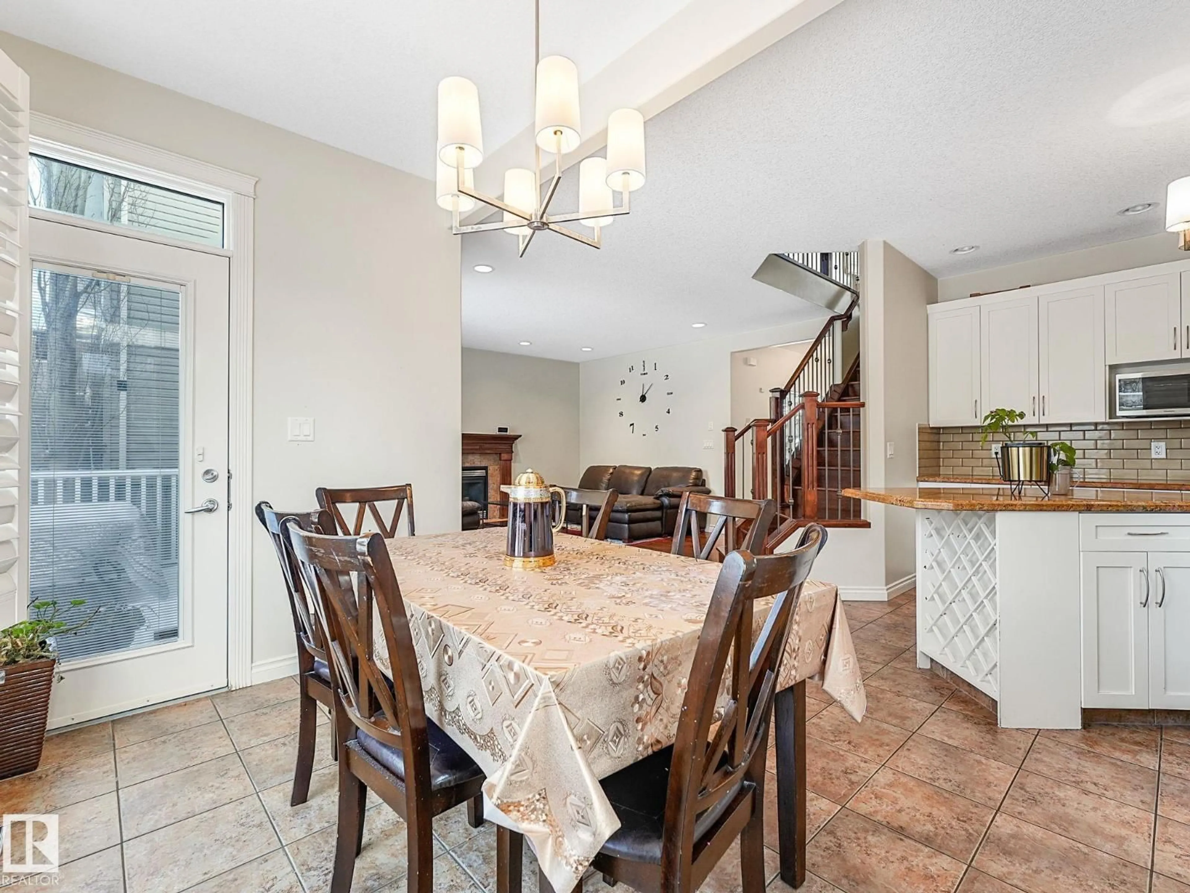Dining room, ceramic/tile floor for 1024 HOPE RD, Edmonton Alberta T6M3A1