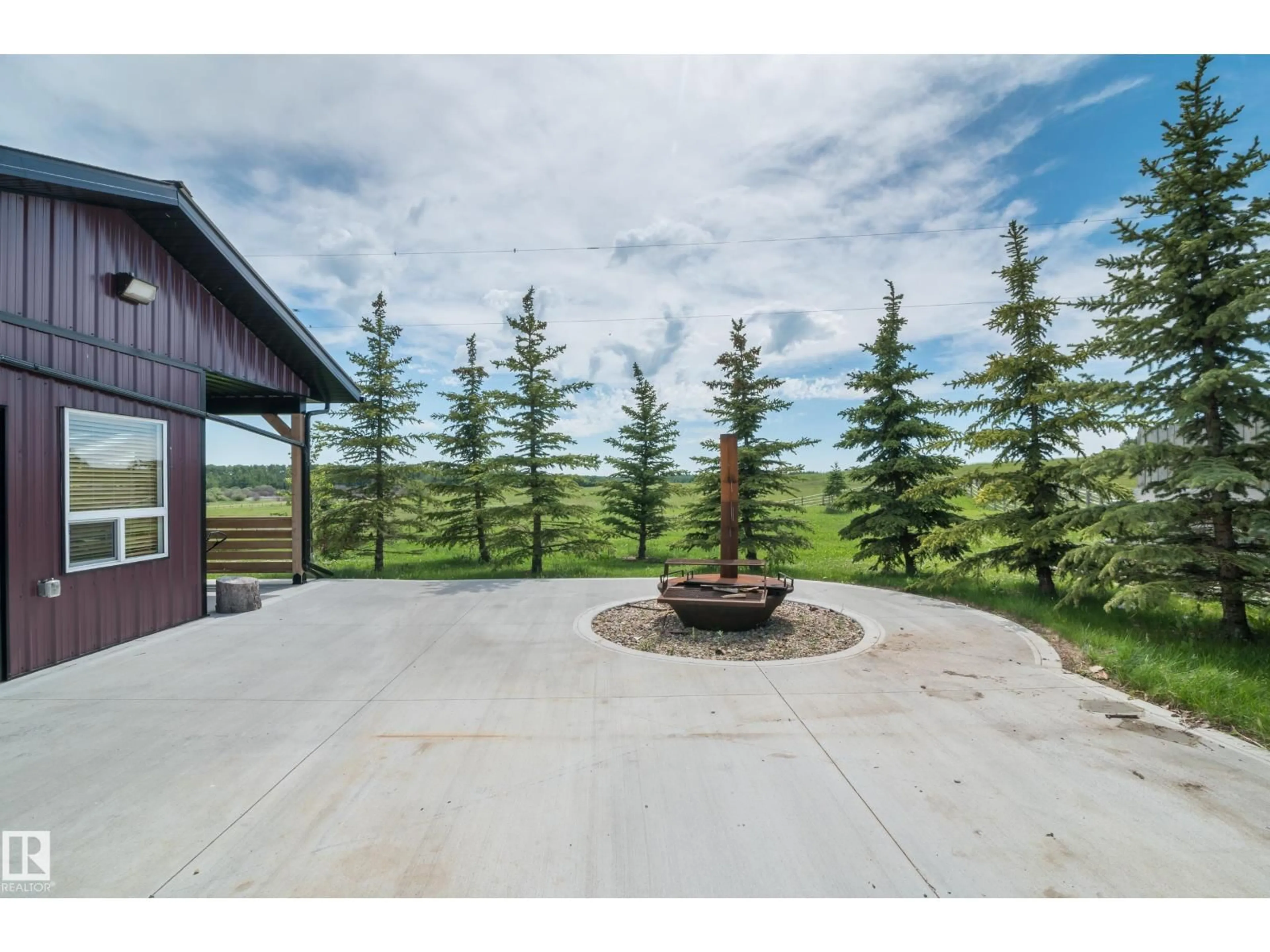 A pic from outside/outdoor area/front of a property/back of a property/a pic from drone, unknown for 52430 RR 192, Rural Beaver County Alberta T0B4J5