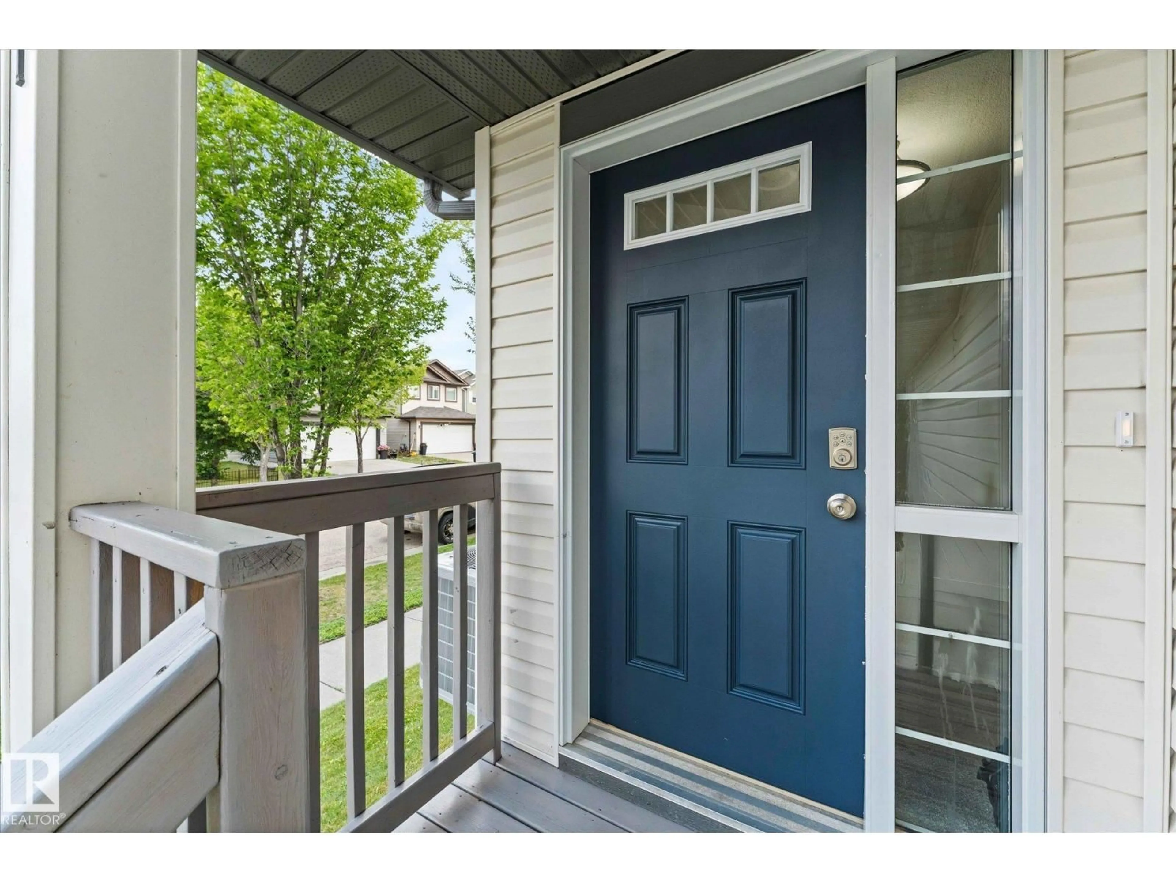 Indoor entryway for 1 RIDGELAND WY, Fort Saskatchewan Alberta T8L0E7