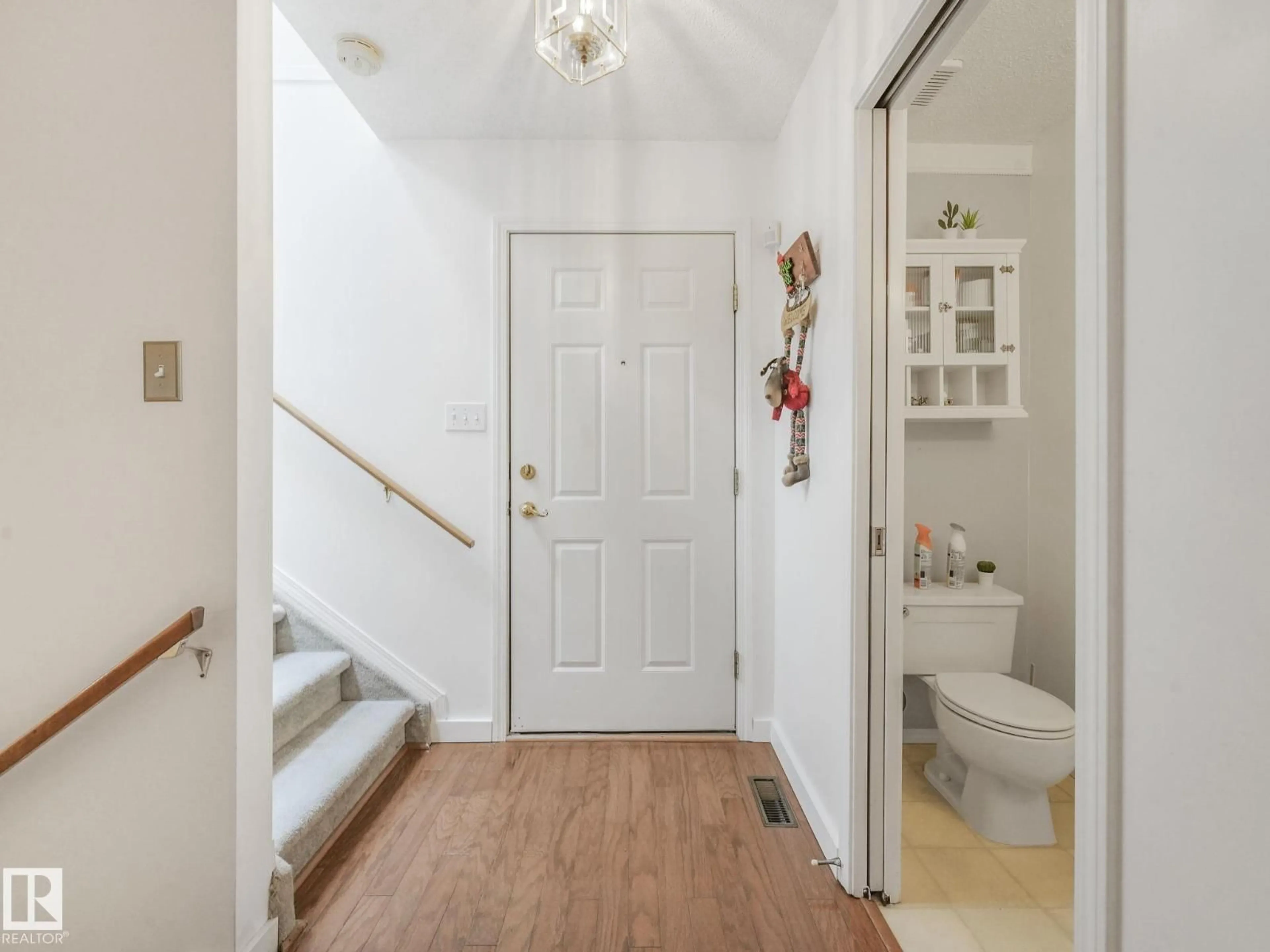 Indoor entryway for #37 - 2911 36 ST, Edmonton Alberta T6L6K4