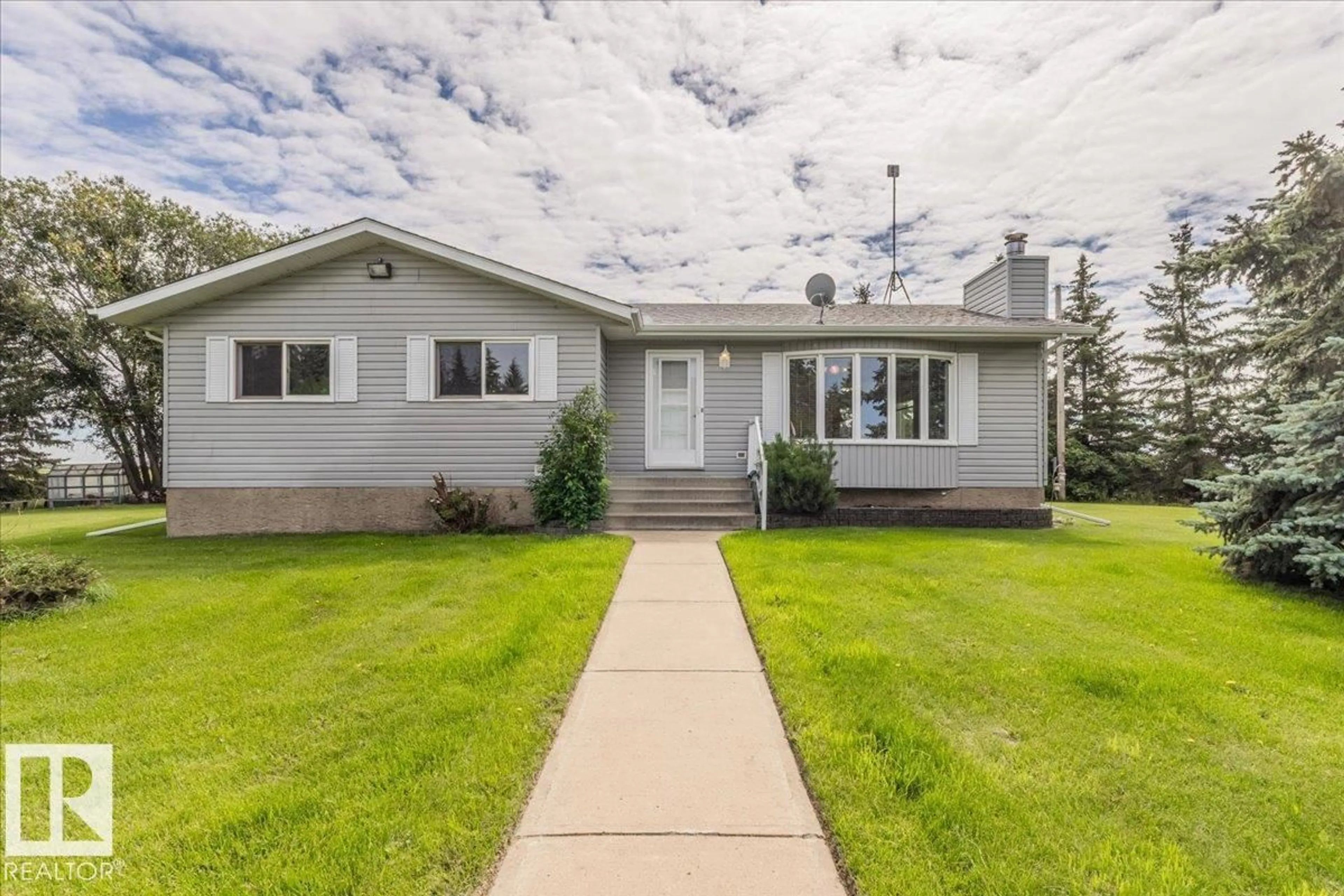 Home with vinyl exterior material, street for 460077 RGE ROAD 253, Rural Wetaskiwin County Alberta T9A1X2