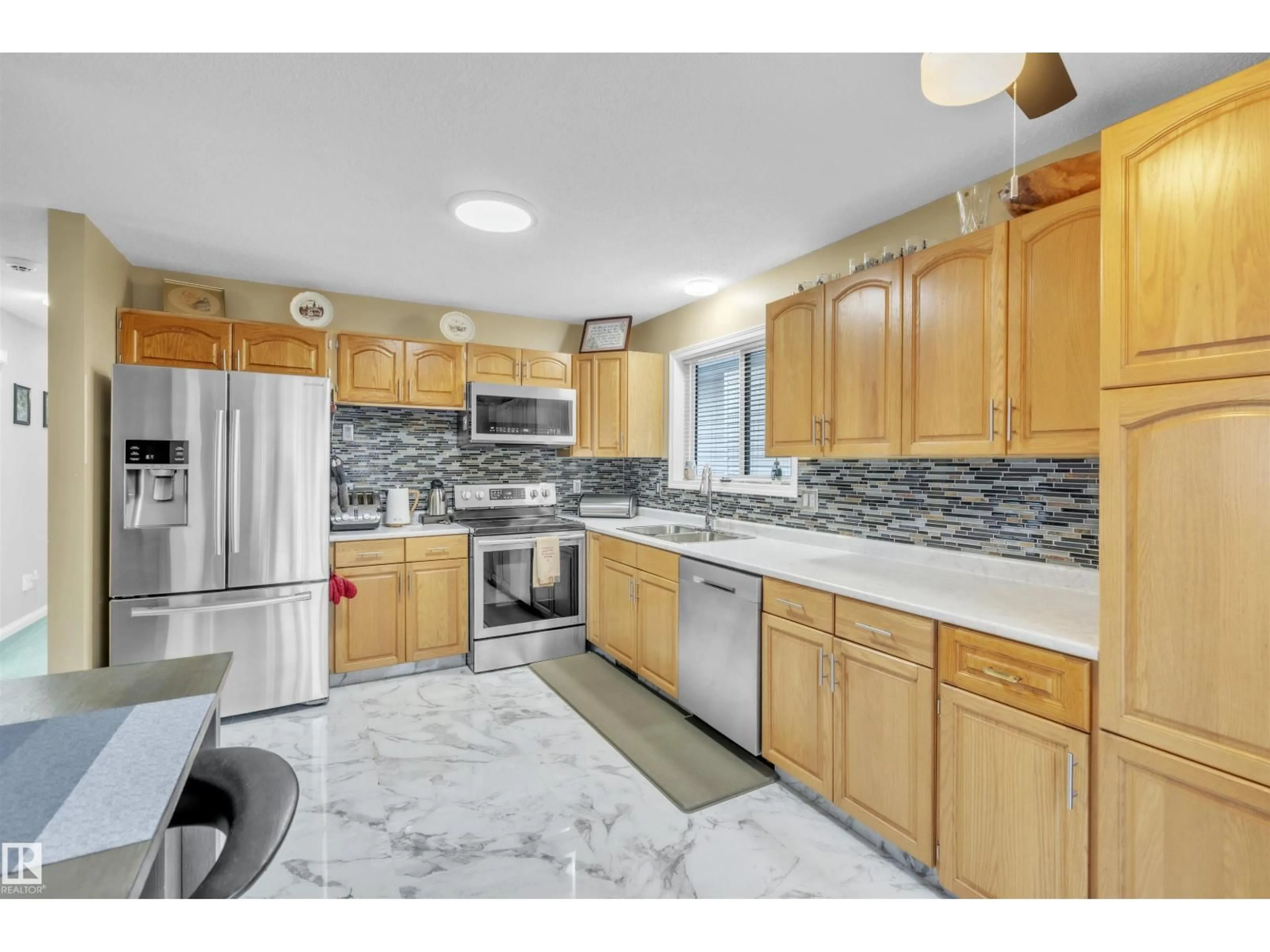 Open concept kitchen, ceramic/tile floor for 4502 49 AV, Cold Lake Alberta T9M1Z6