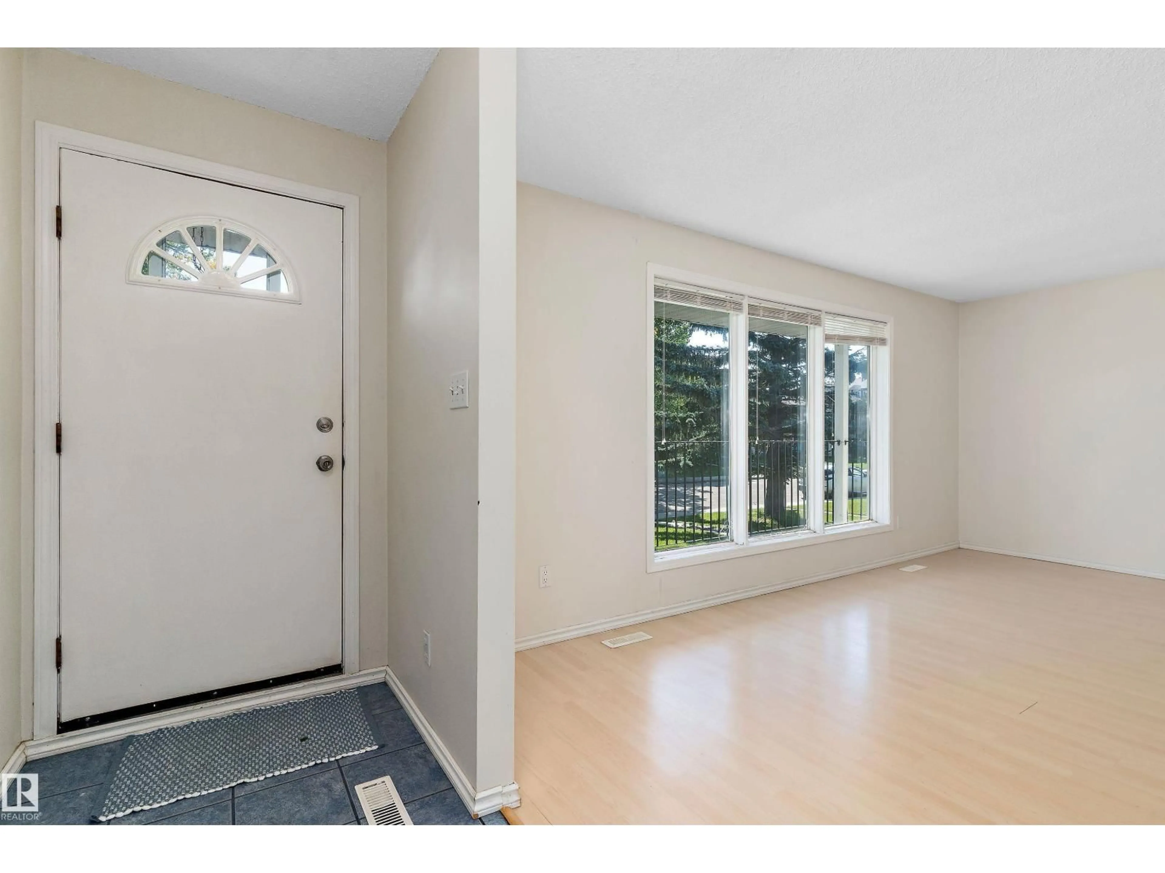 Indoor entryway for 5708 52 ST, Wetaskiwin Alberta T9A2W6