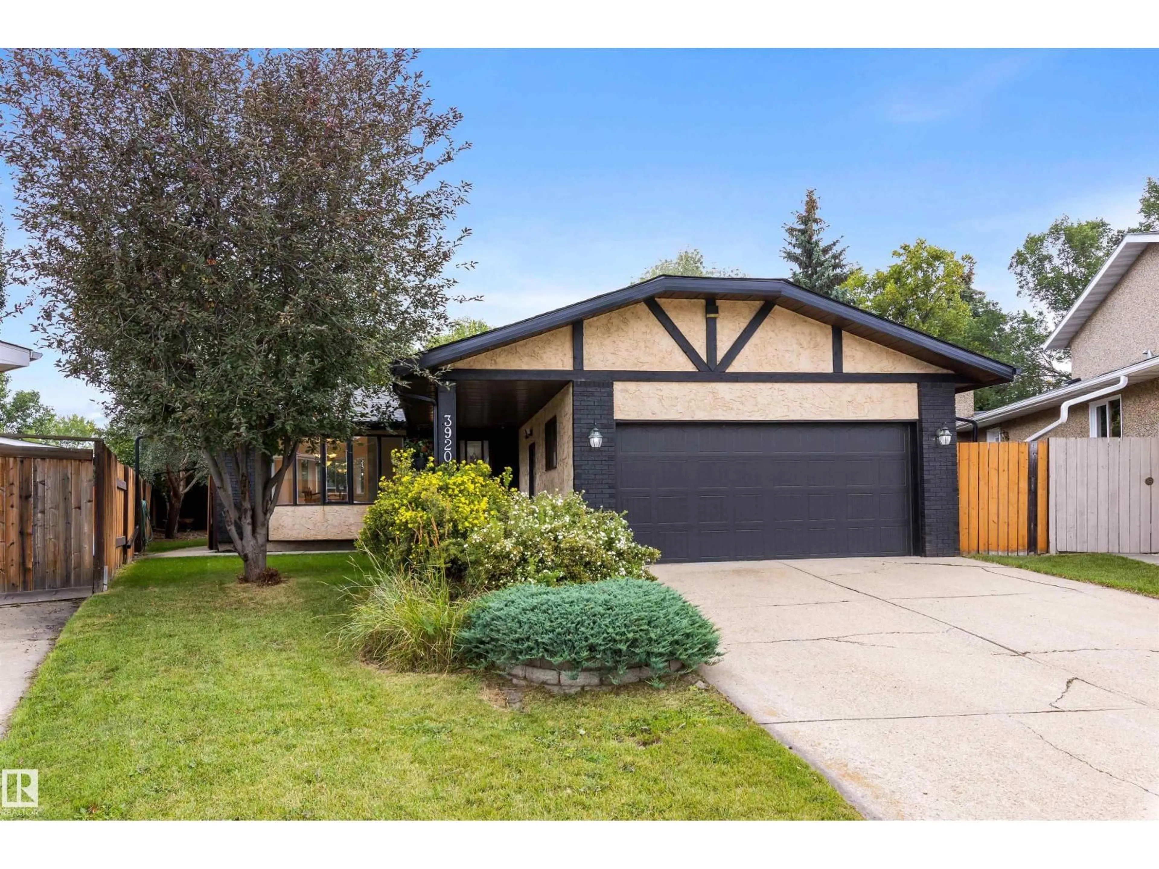 Home with vinyl exterior material, street for 3920 47 ST, Edmonton Alberta T6L4B8