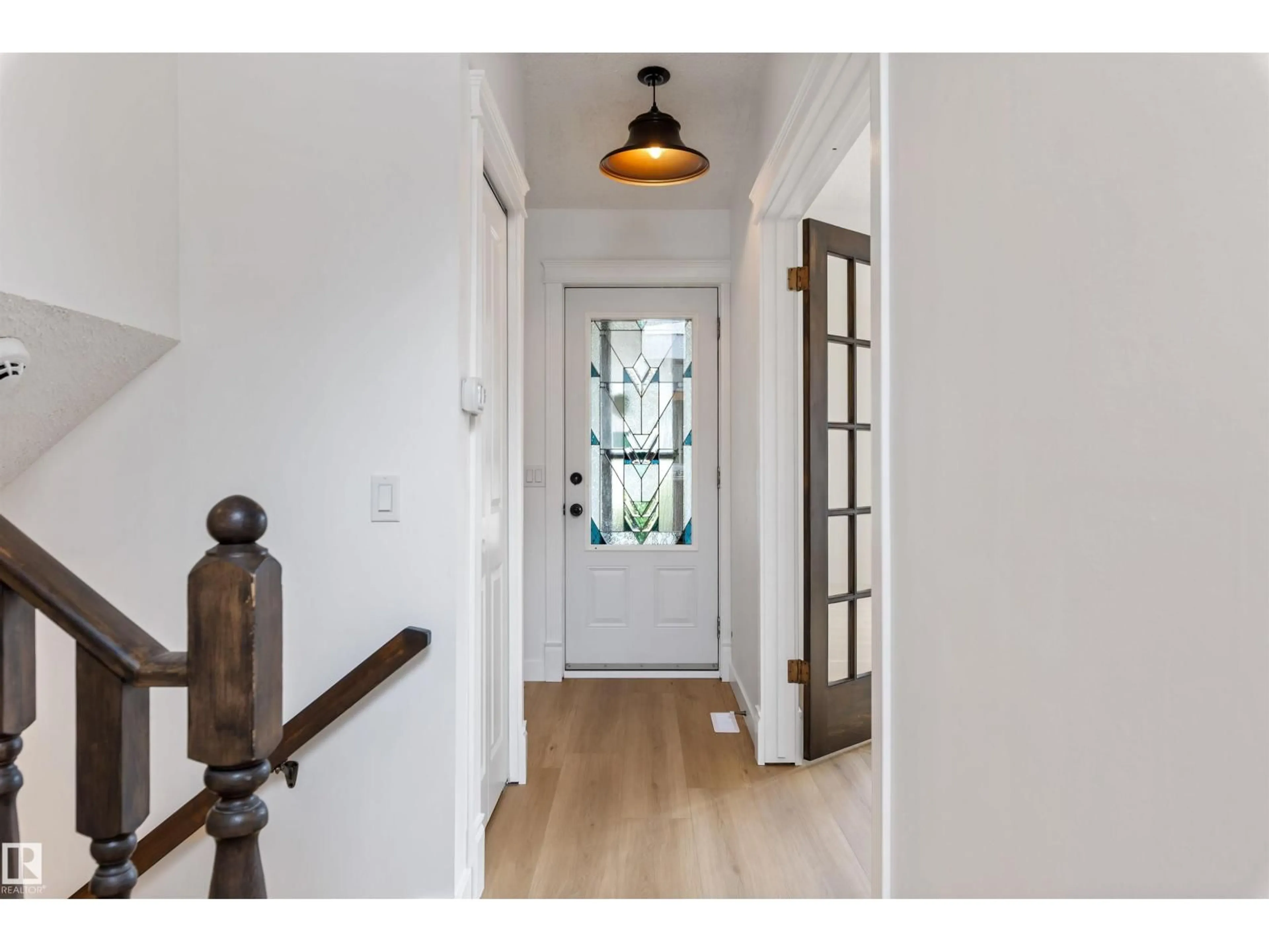 Indoor entryway for 3920 47 ST, Edmonton Alberta T6L4B8
