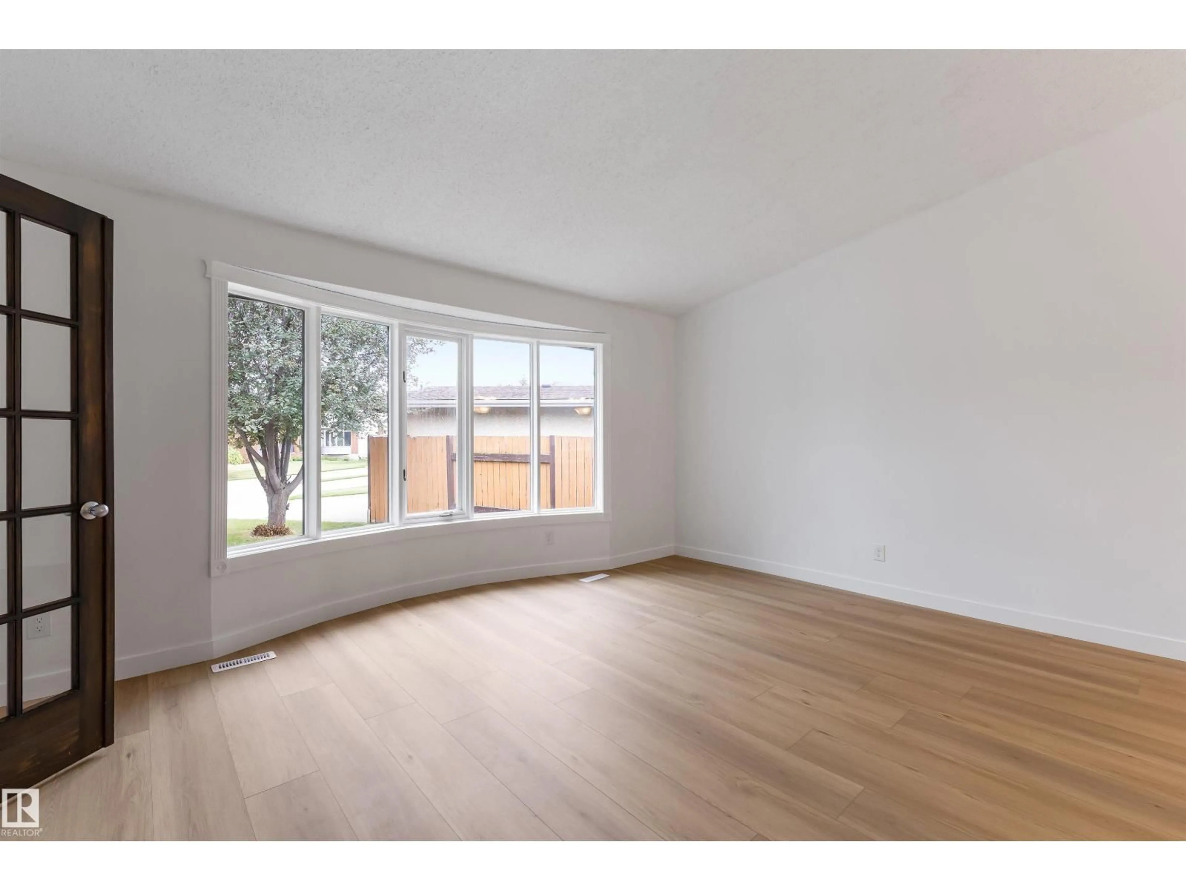 A pic of a room for 3920 47 ST, Edmonton Alberta T6L4B8