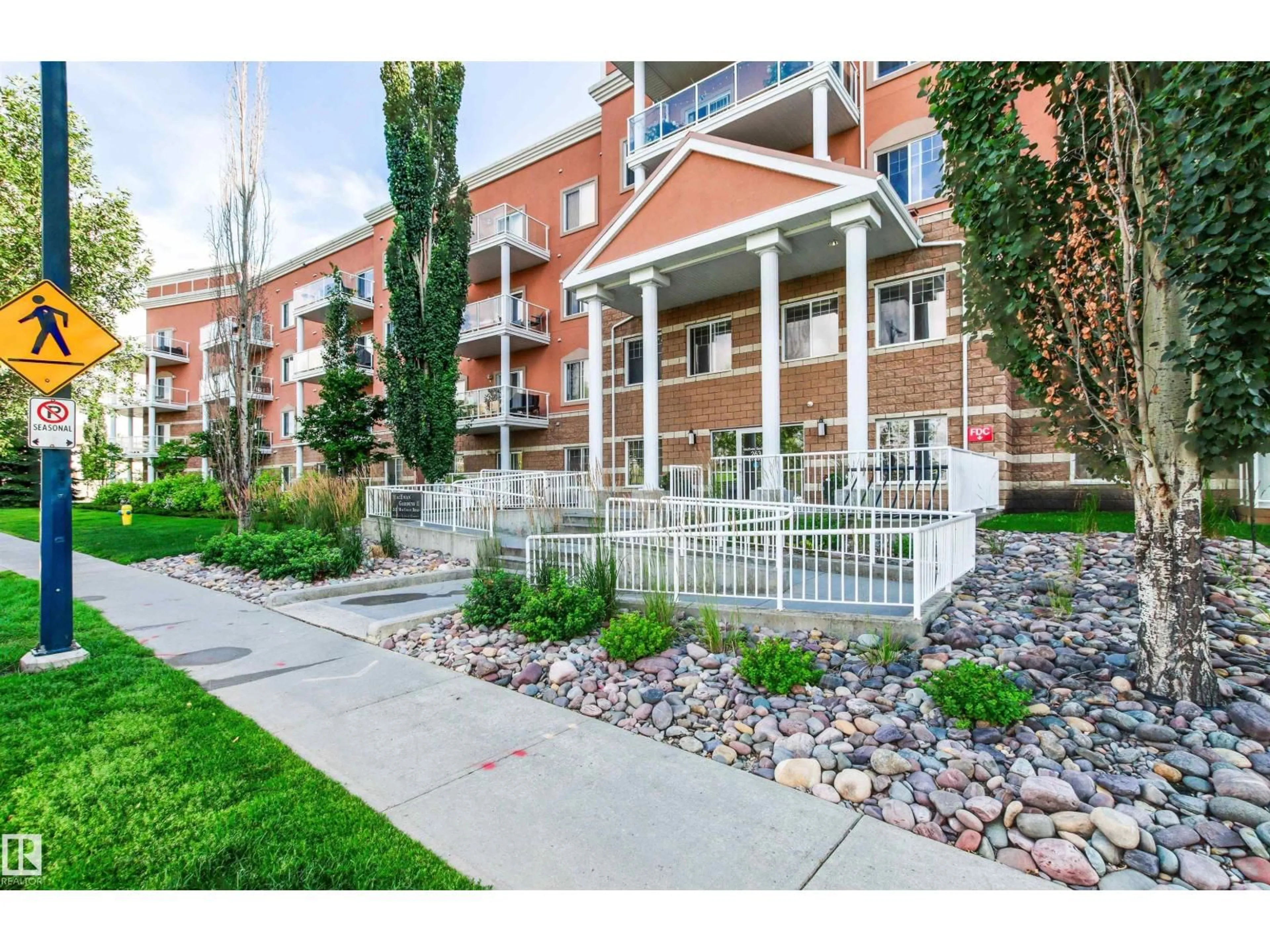 Patio, street for #436 - 263 MACEWAN RD, Edmonton Alberta T6W0C4