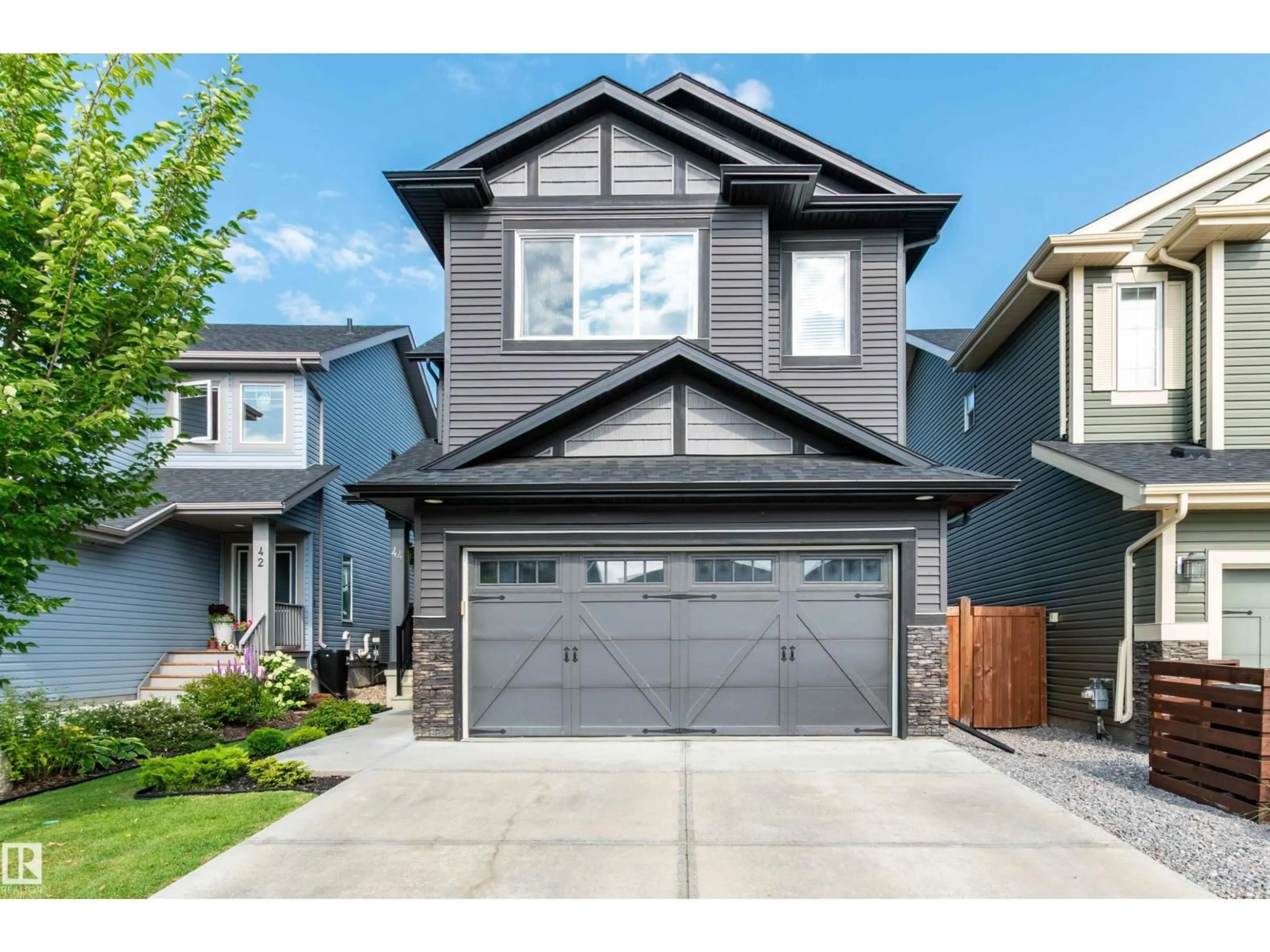 Home with vinyl exterior material, street for 44 AINSLEY WY, Sherwood Park Alberta T8H1A7