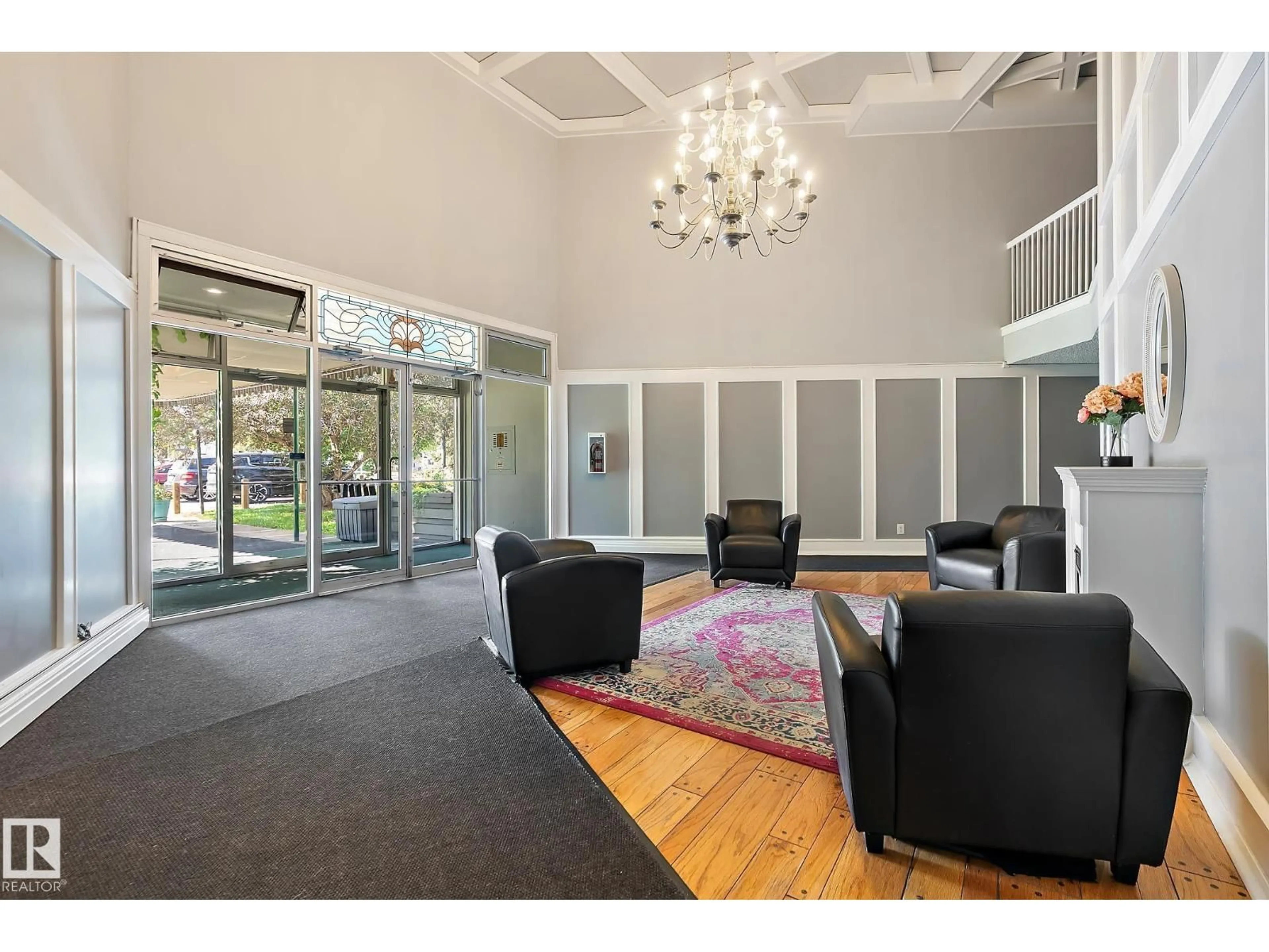 Indoor foyer for 125 5125 RIVERBEND RD NW, Edmonton Alberta T6H5K5