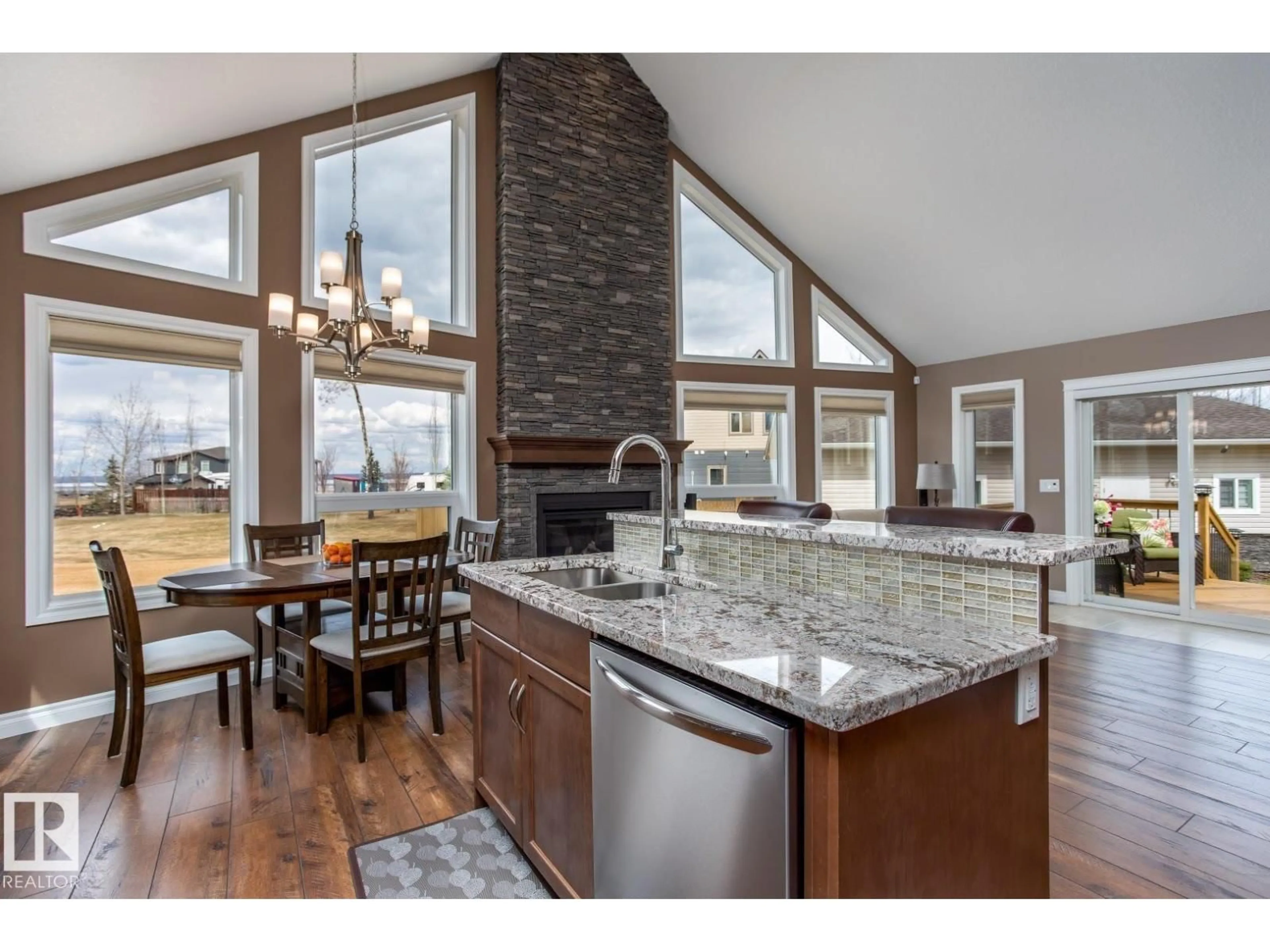 Open concept kitchen, unknown for 162 - 219 PEACE RIVER AVE, Rural Big Lakes M.D. Alberta T0G1J0