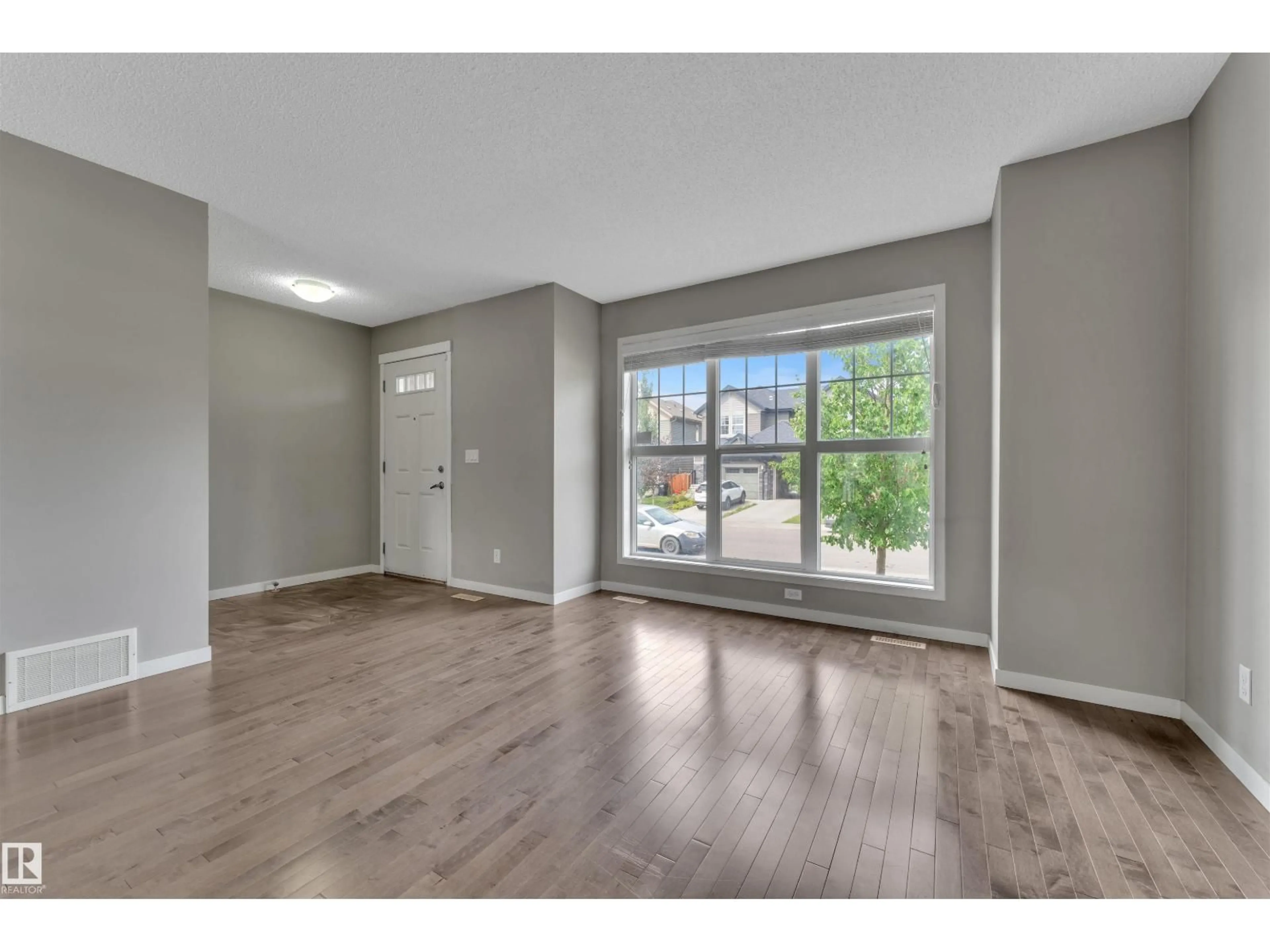 A pic of a room for 5239 20 AV, Edmonton Alberta T6X1V5