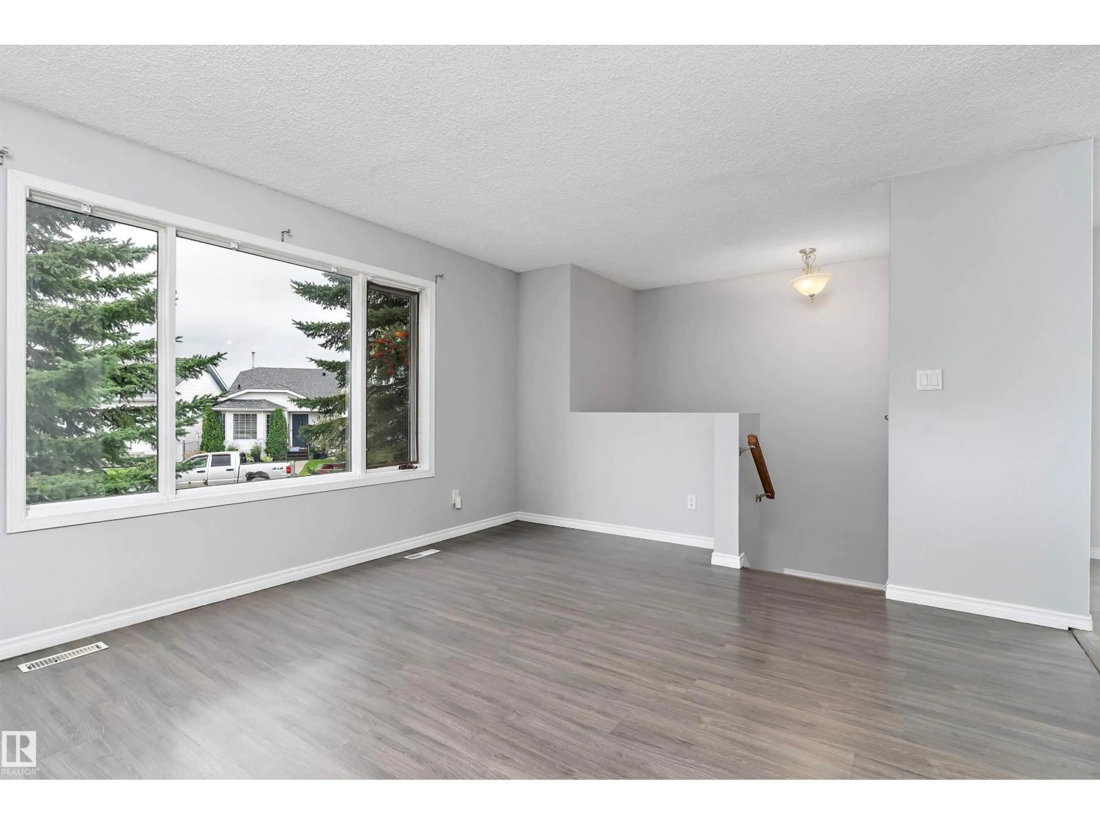A pic of a room for 756 JOHNS RD, Edmonton Alberta T6L6P2