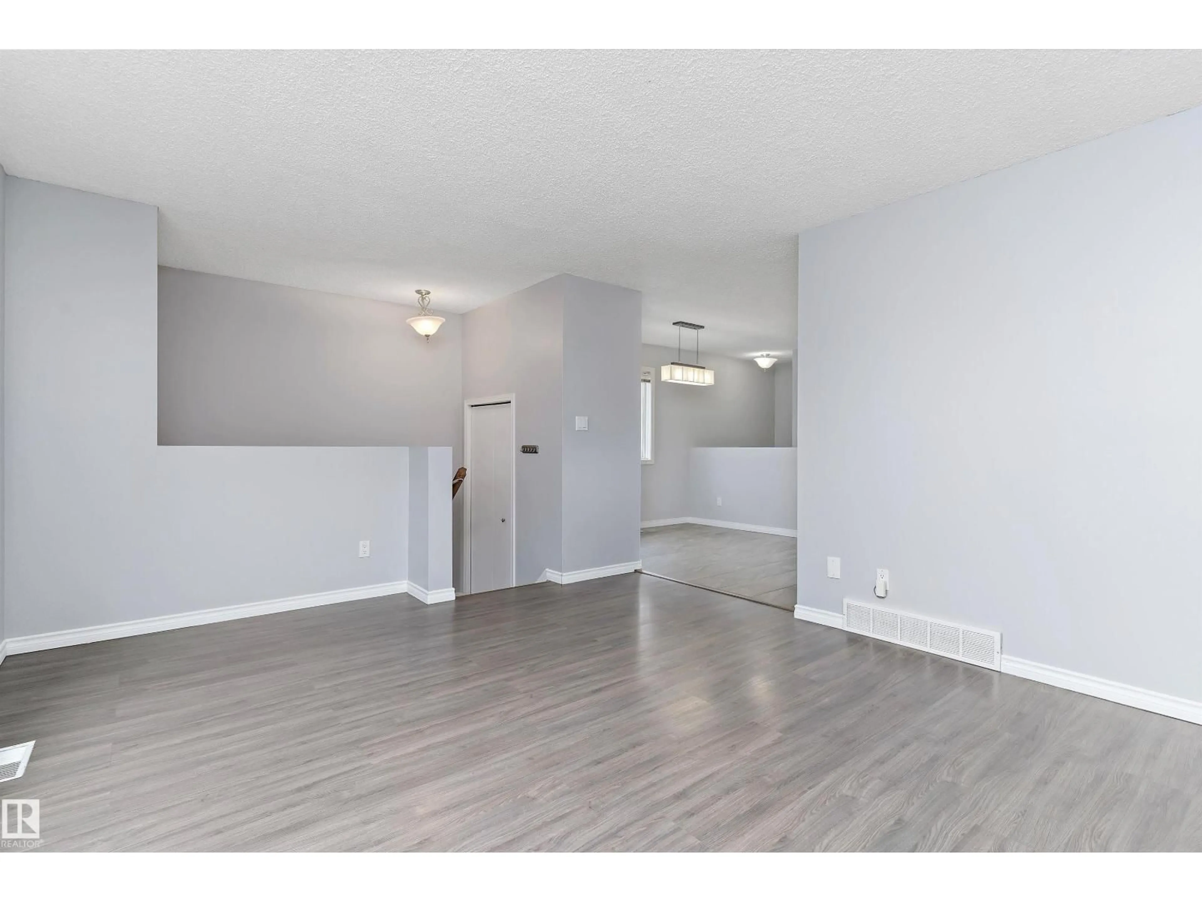 A pic of a room for 756 JOHNS RD, Edmonton Alberta T6L6P2