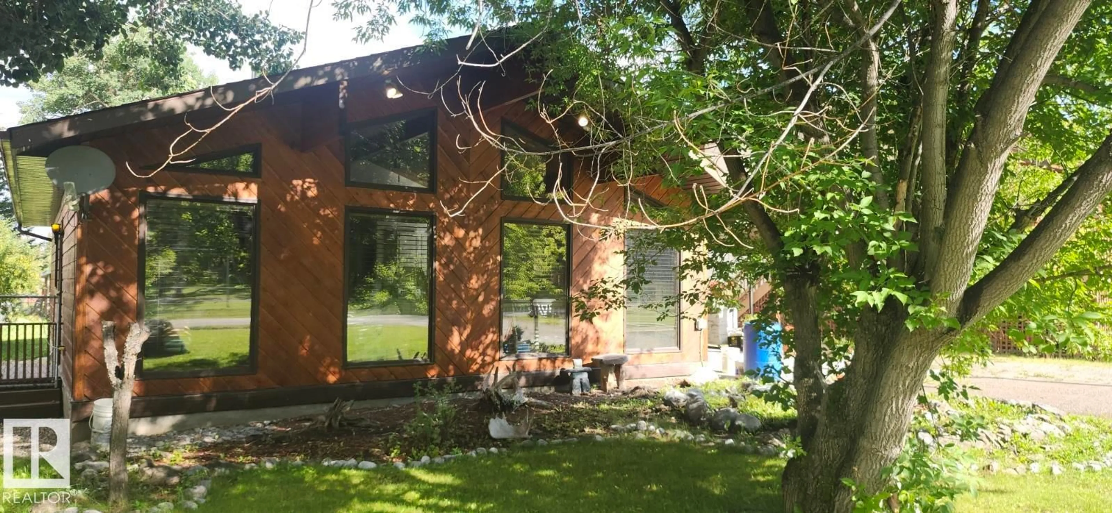 Patio, unknown for 4921 CENTRE ST, Brule Alberta T0E0C0