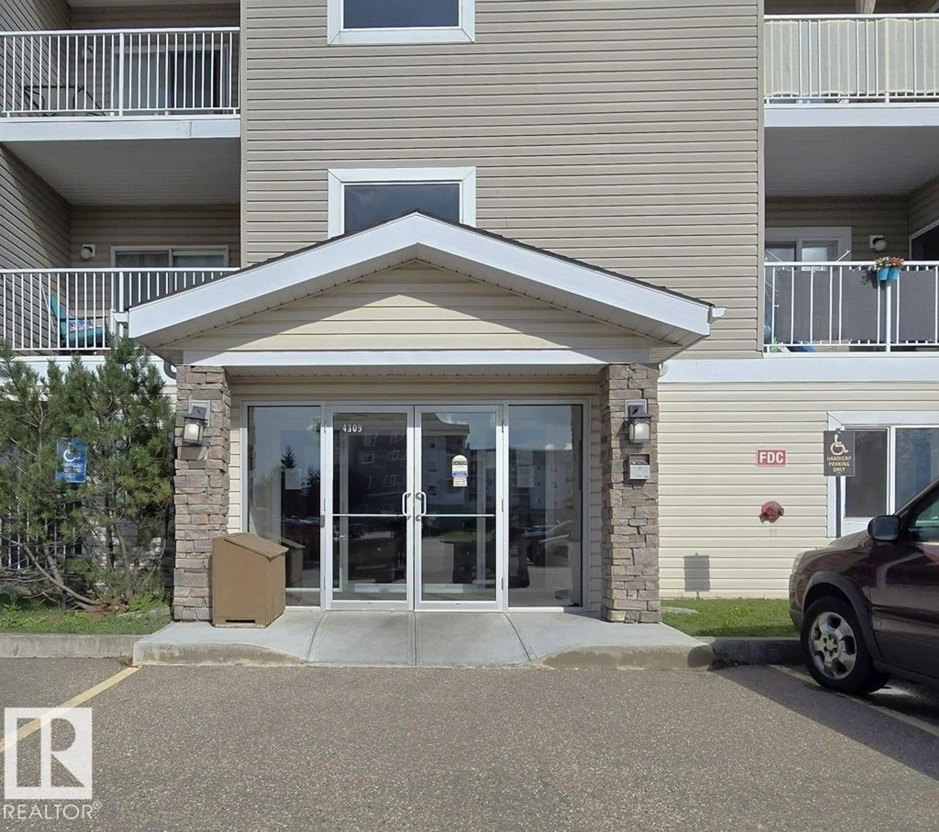 Indoor foyer for #111 - 4309 33 ST, Stony Plain Alberta T7Z0C4
