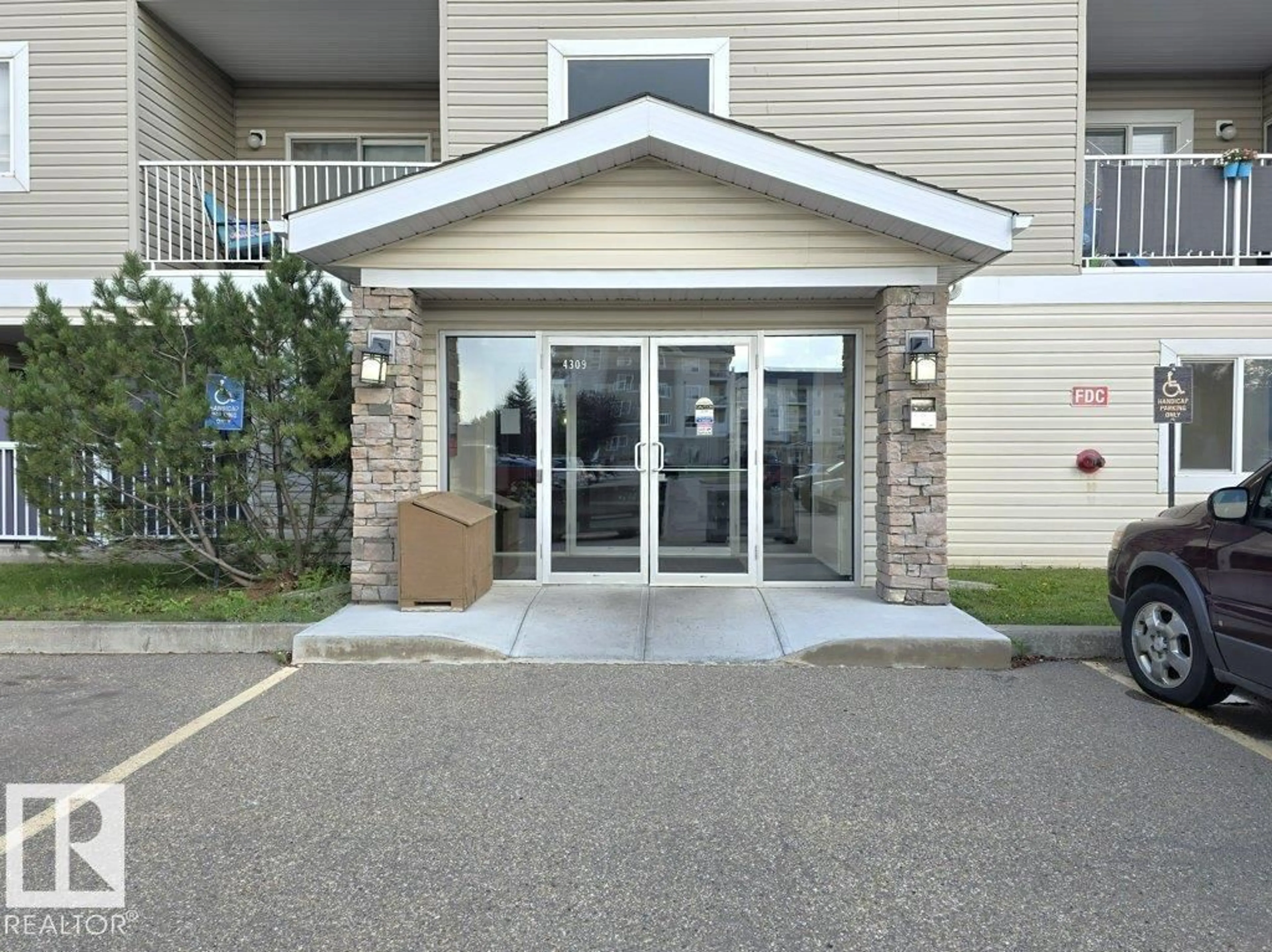 Indoor foyer for #111 - 4309 33 ST, Stony Plain Alberta T7Z0C4