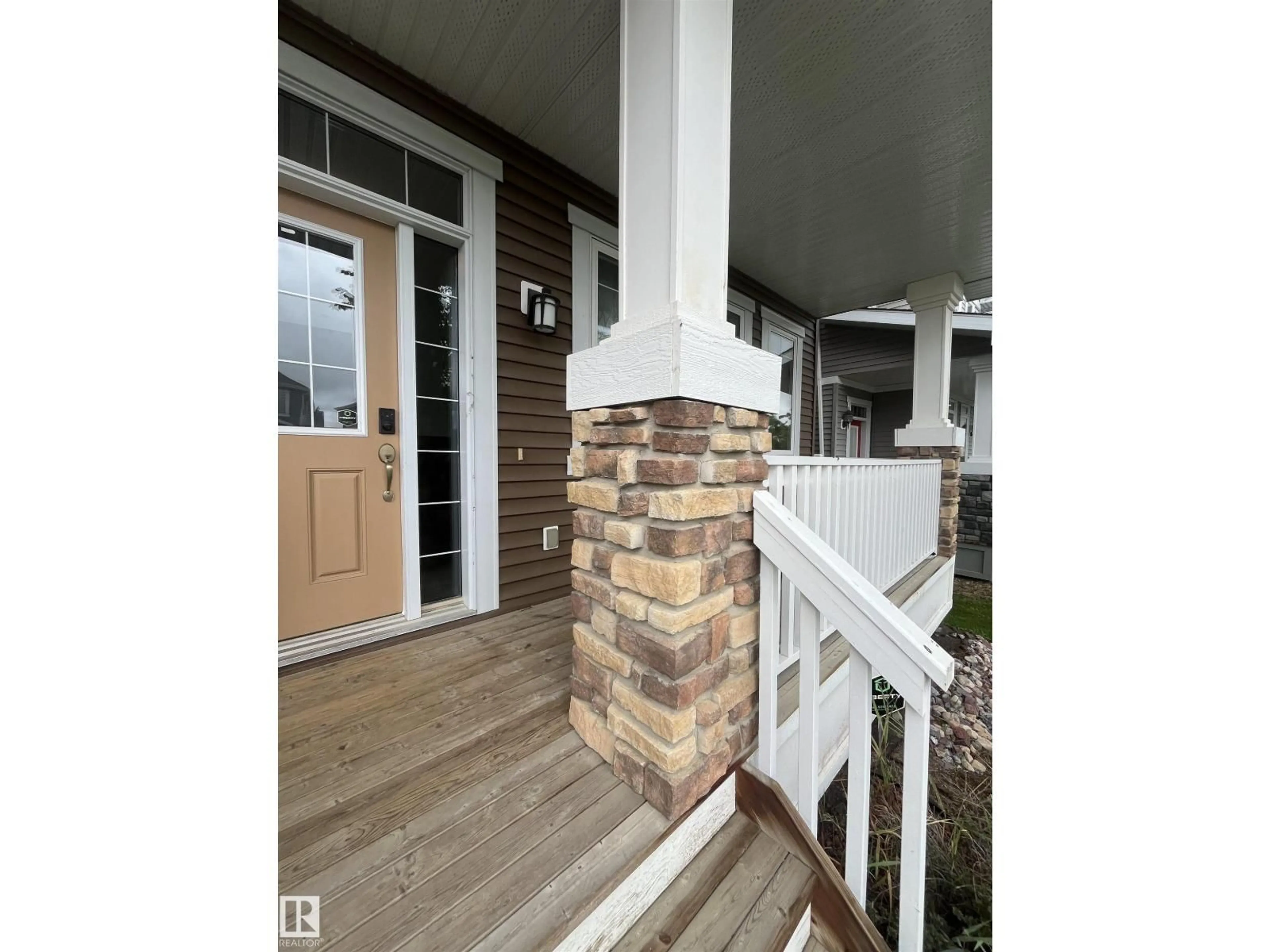 Indoor entryway for SW - 16464 15 AV, Edmonton Alberta T6W2Z7