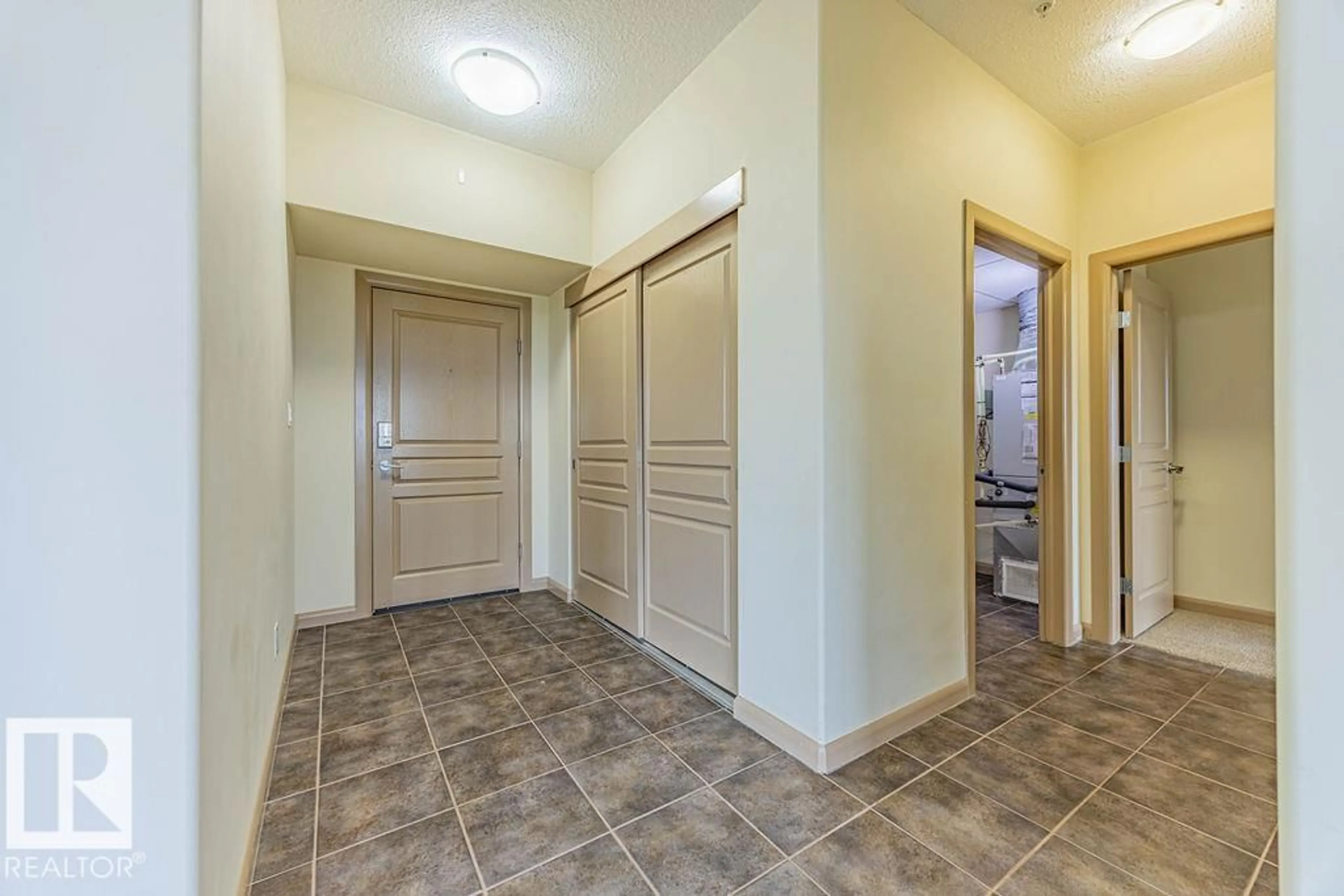 Indoor entryway for 404 - 501 PALISADES WY, Sherwood Park Alberta T8H0H8