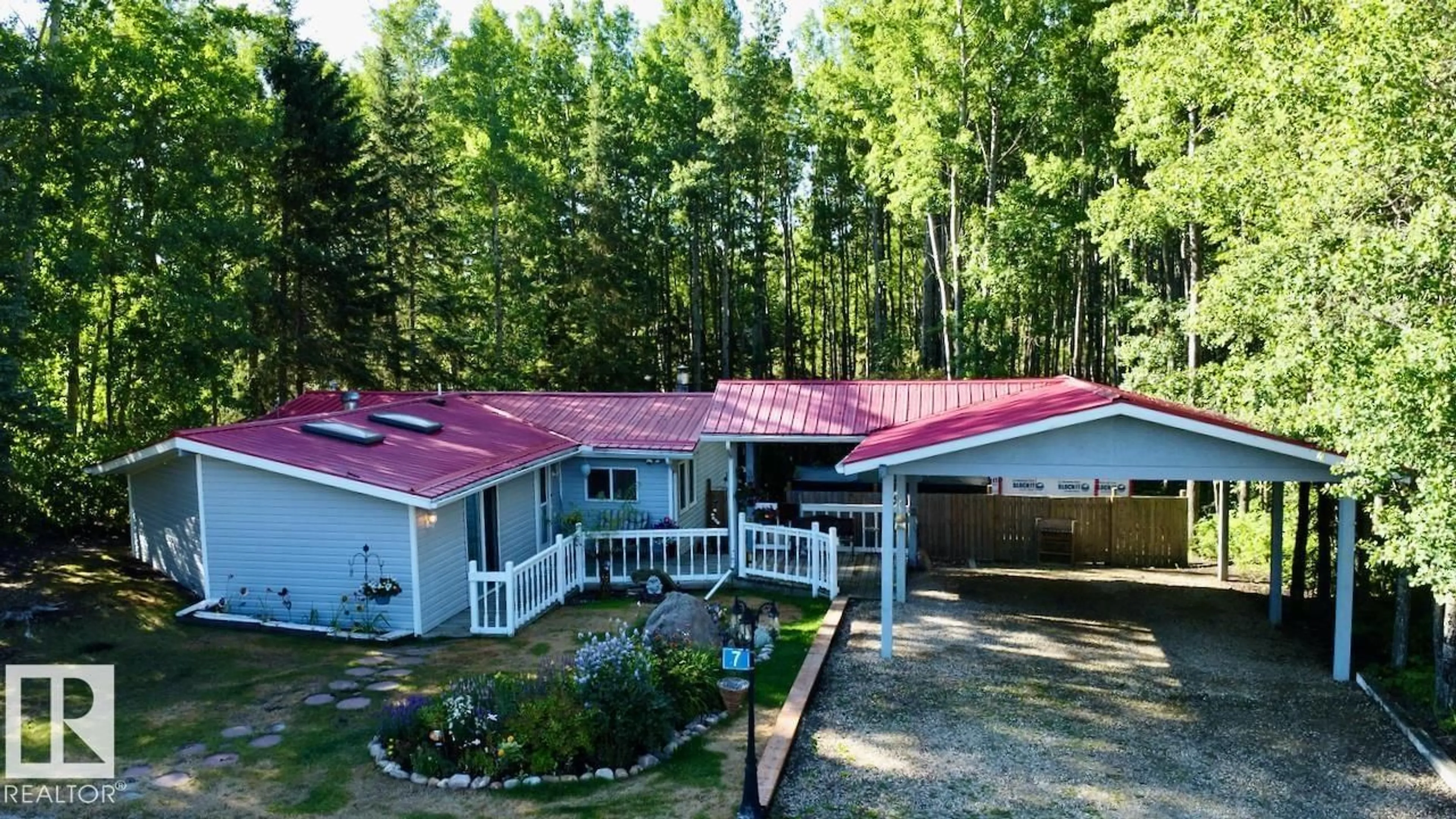 A pic from outside/outdoor area/front of a property/back of a property/a pic from drone, unknown for 7 - 54114 RGE ROAD 52, Rural Lac Ste. Anne County Alberta T0E0L0