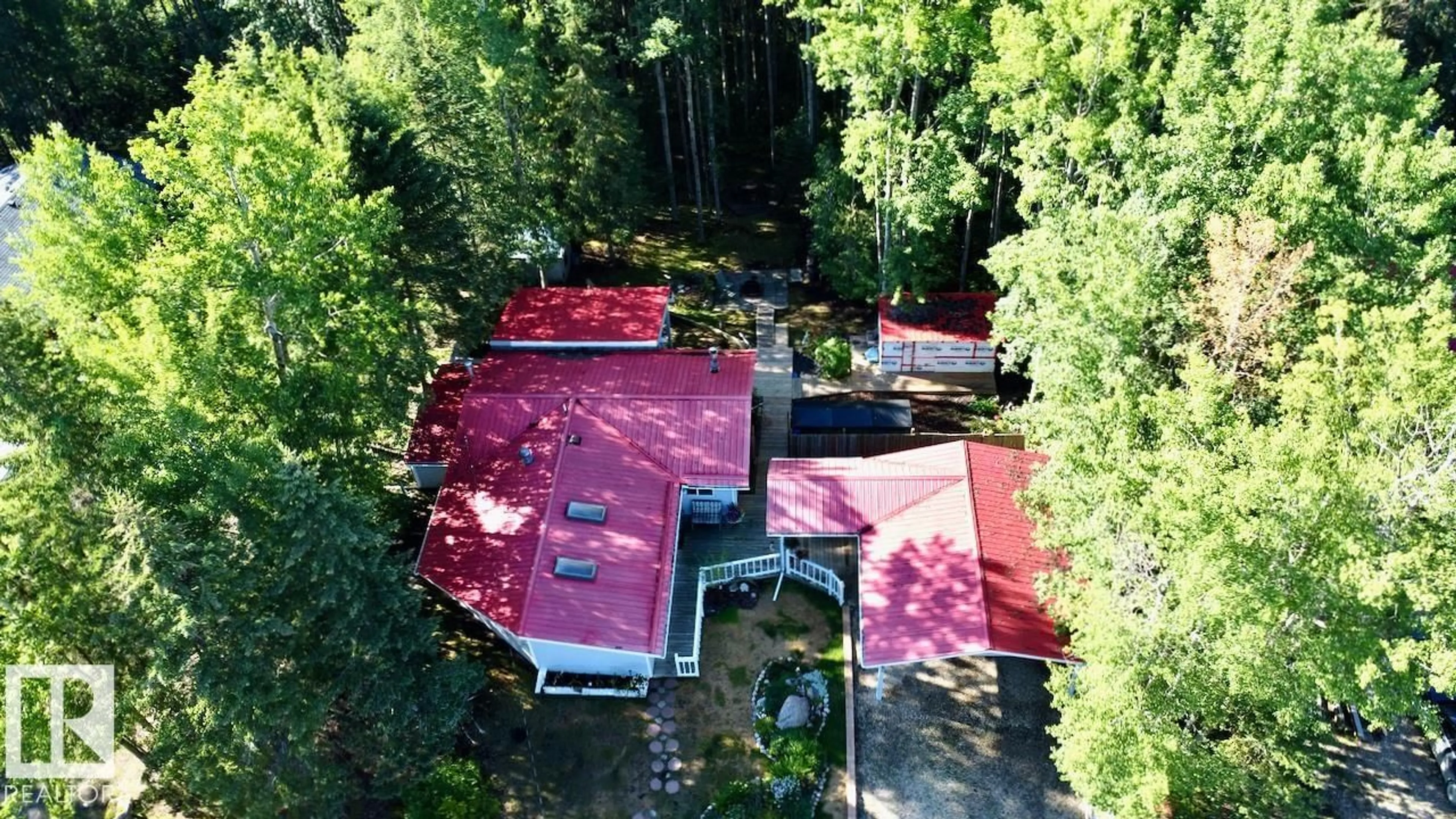 A pic from outside/outdoor area/front of a property/back of a property/a pic from drone, unknown for 7 - 54114 RGE ROAD 52, Rural Lac Ste. Anne County Alberta T0E0L0