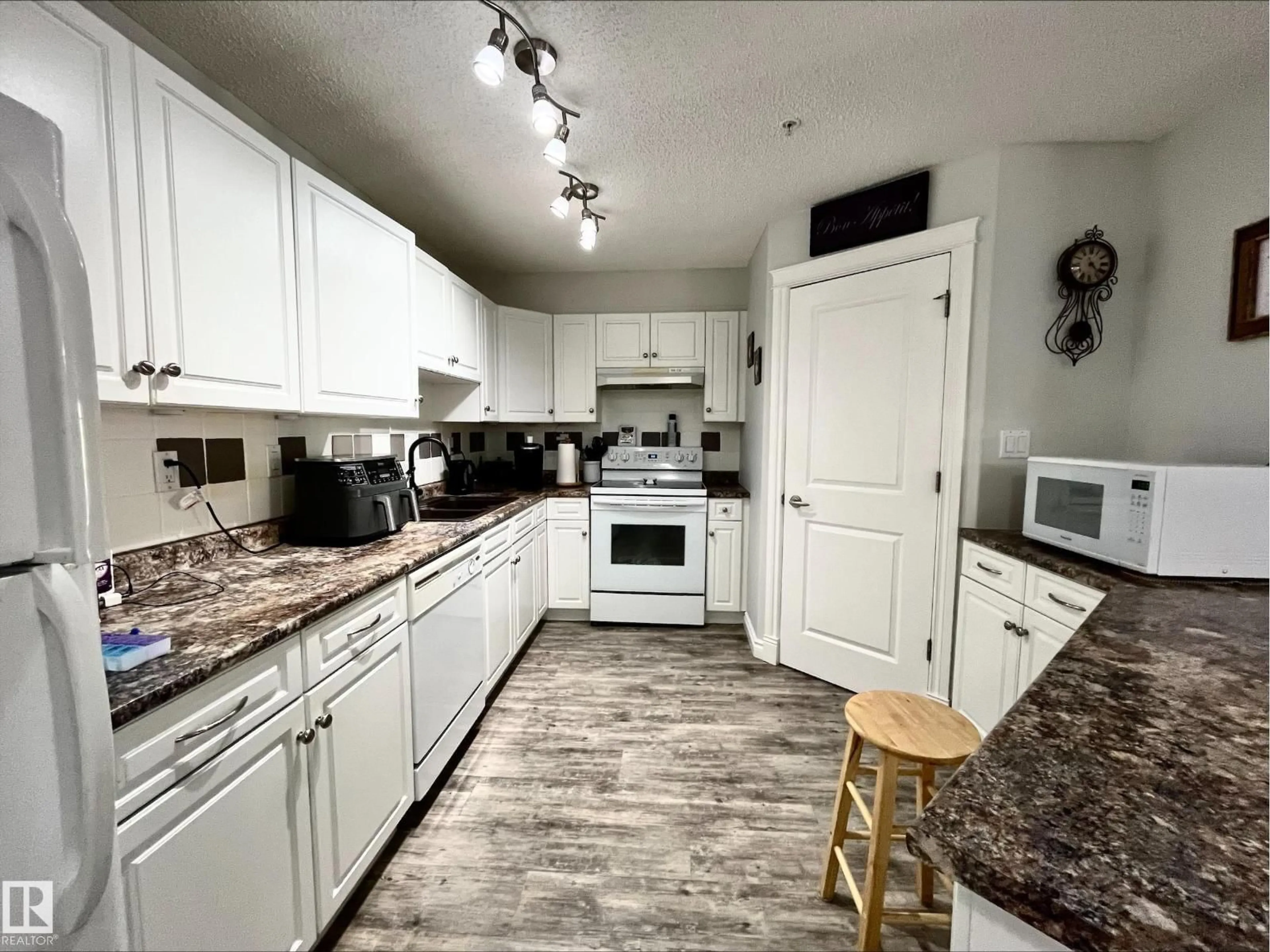 Standard kitchen, unknown for 204B SPRUCE RIDGE DR, Spruce Grove Alberta T7X4P4