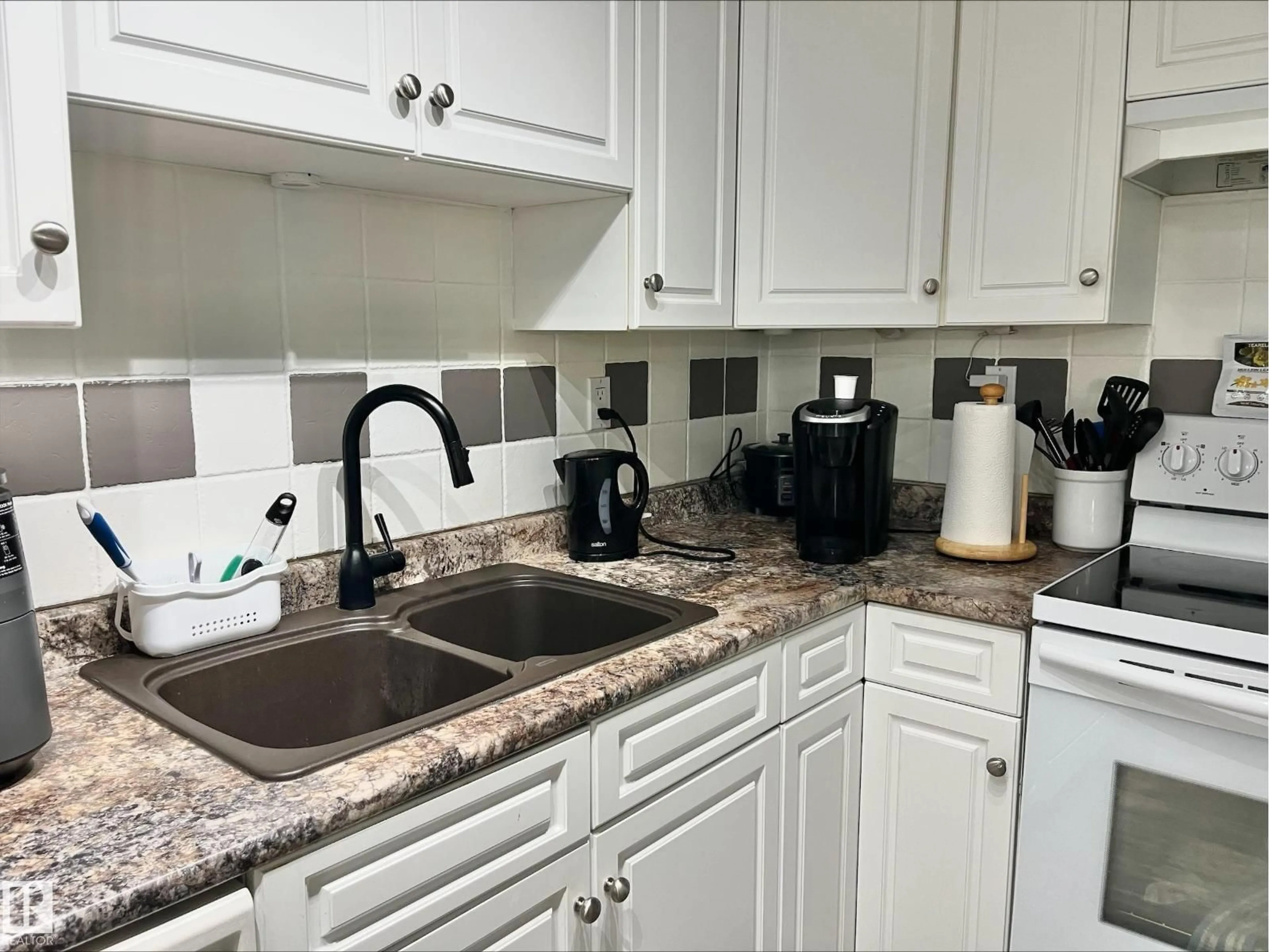 Standard kitchen, ceramic/tile floor for 204B SPRUCE RIDGE DR, Spruce Grove Alberta T7X4P4