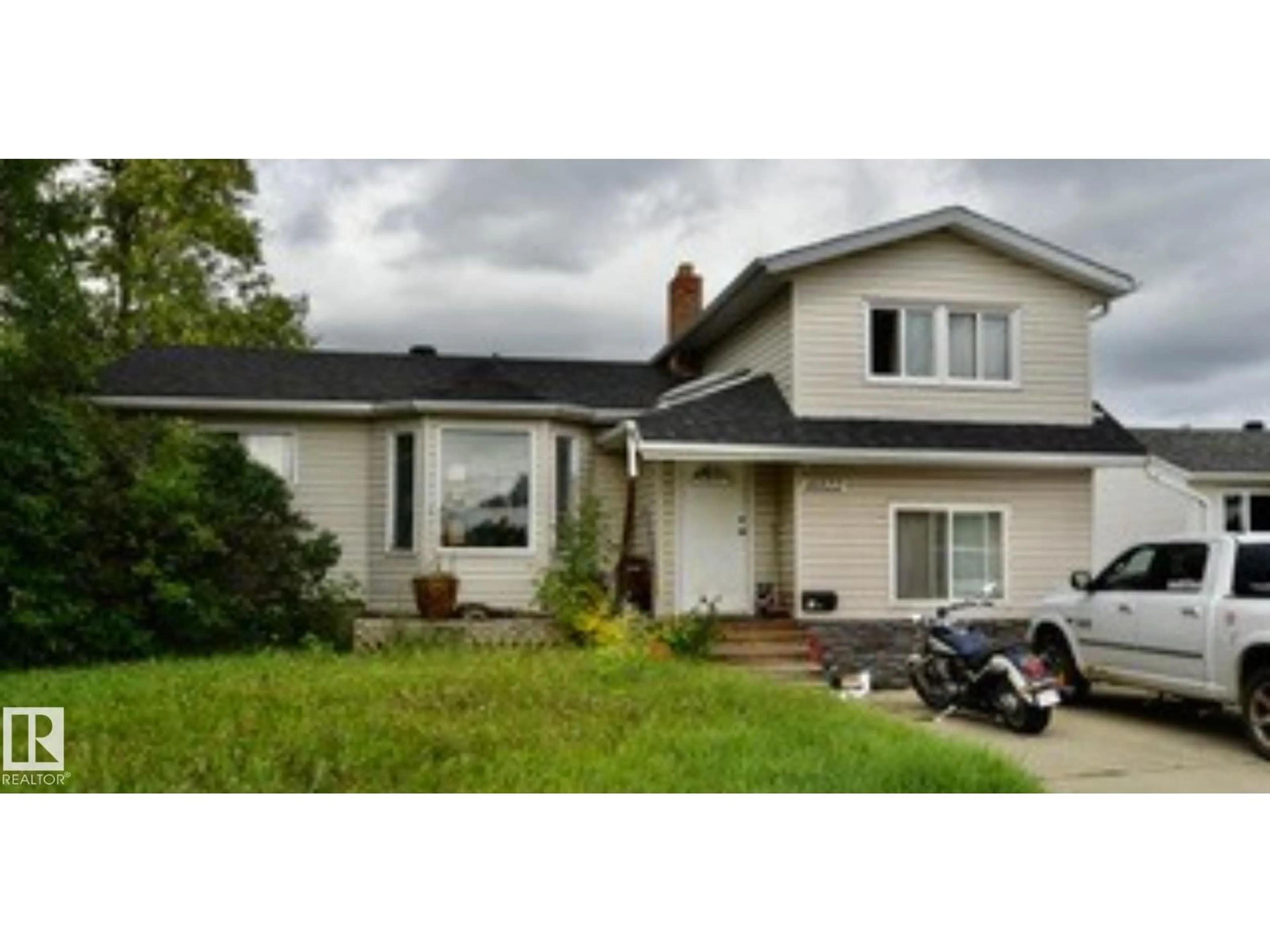 Home with vinyl exterior material, street for NW - 10522 161 ST, Edmonton Alberta T5P3J7
