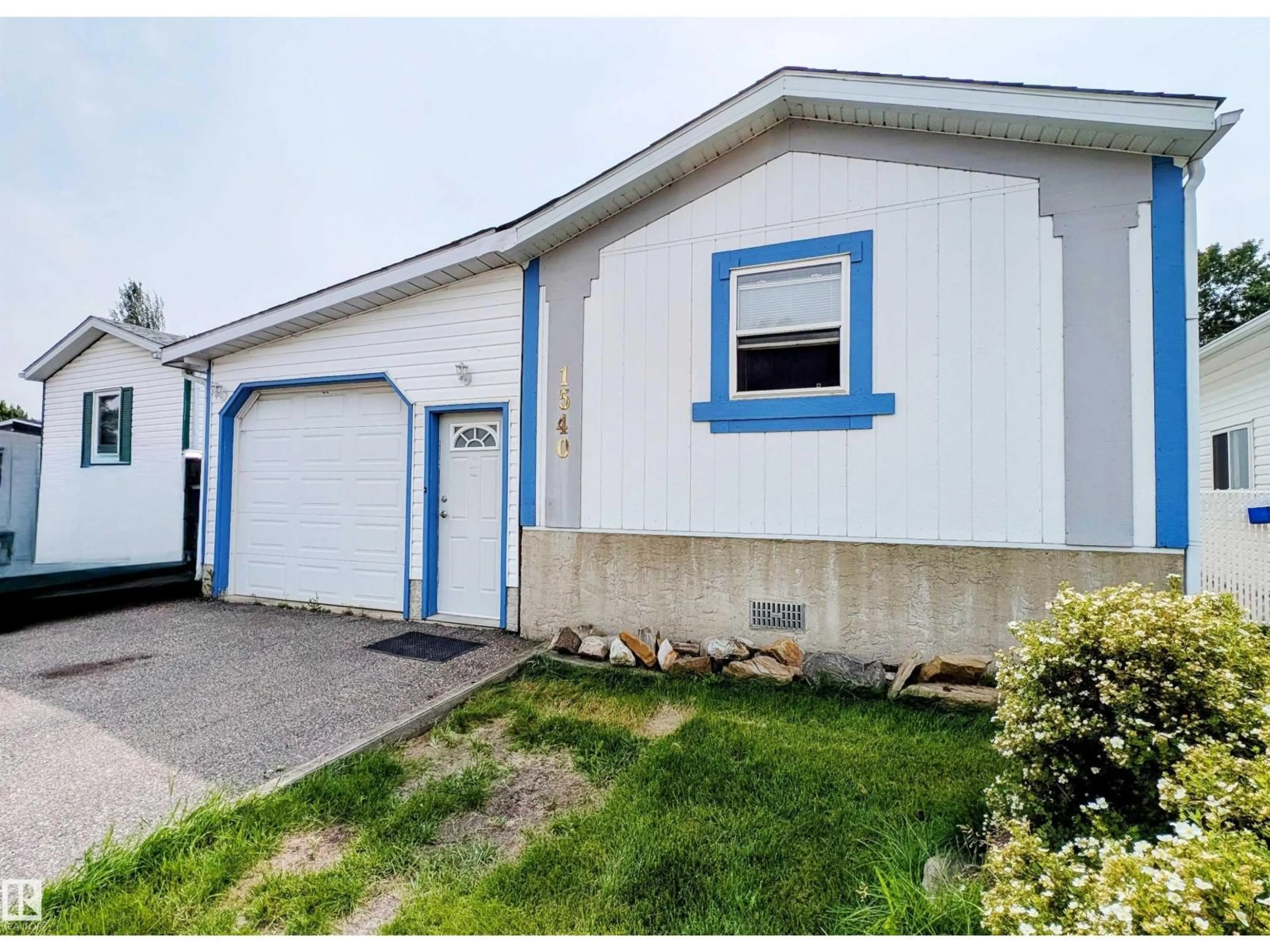 Home with vinyl exterior material, street for 1540 JUBILEE WD, Sherwood Park Alberta T8H1V2