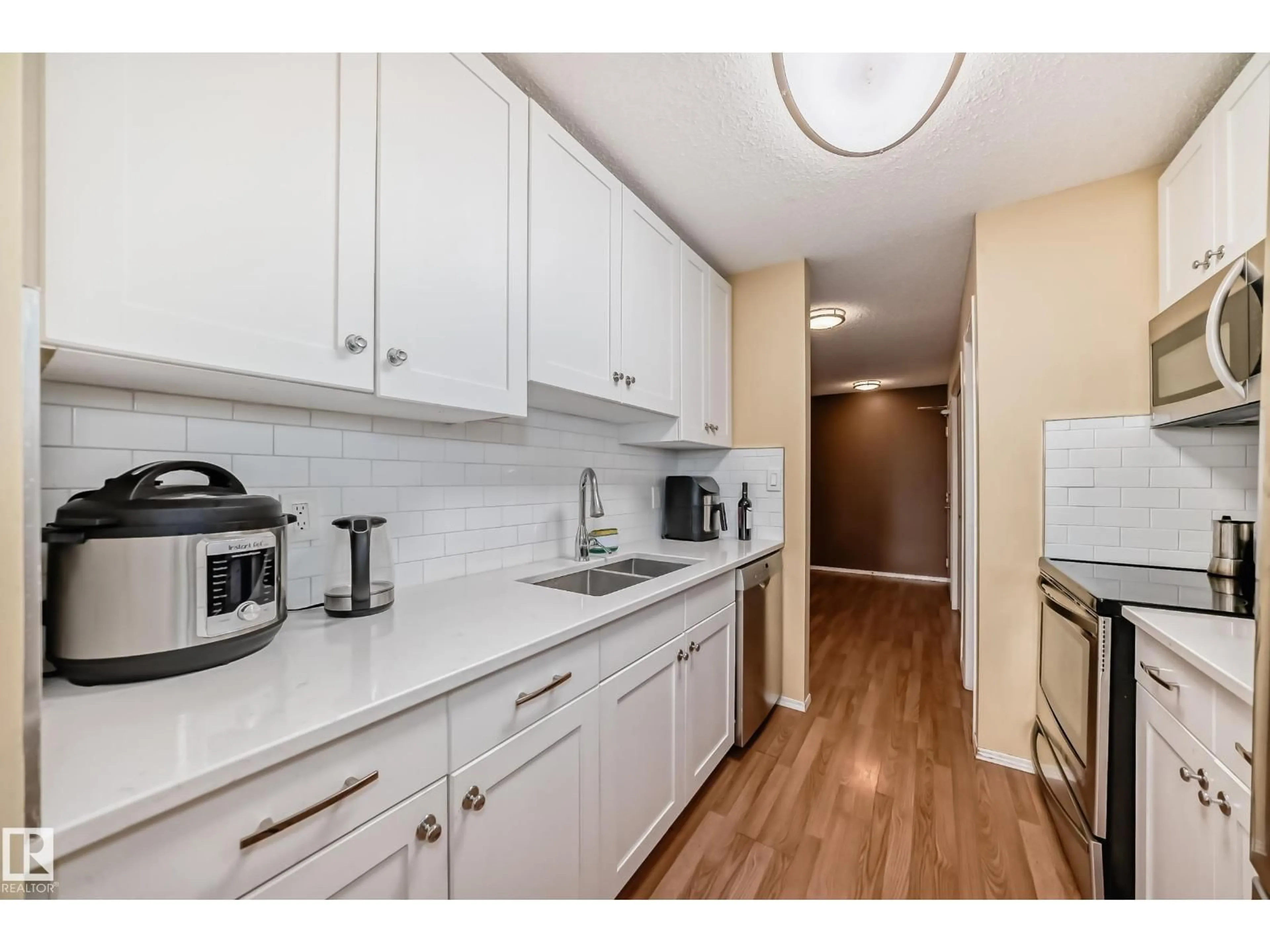 Standard kitchen, unknown for #312 - 15503 106 ST, Edmonton Alberta T5X5W7
