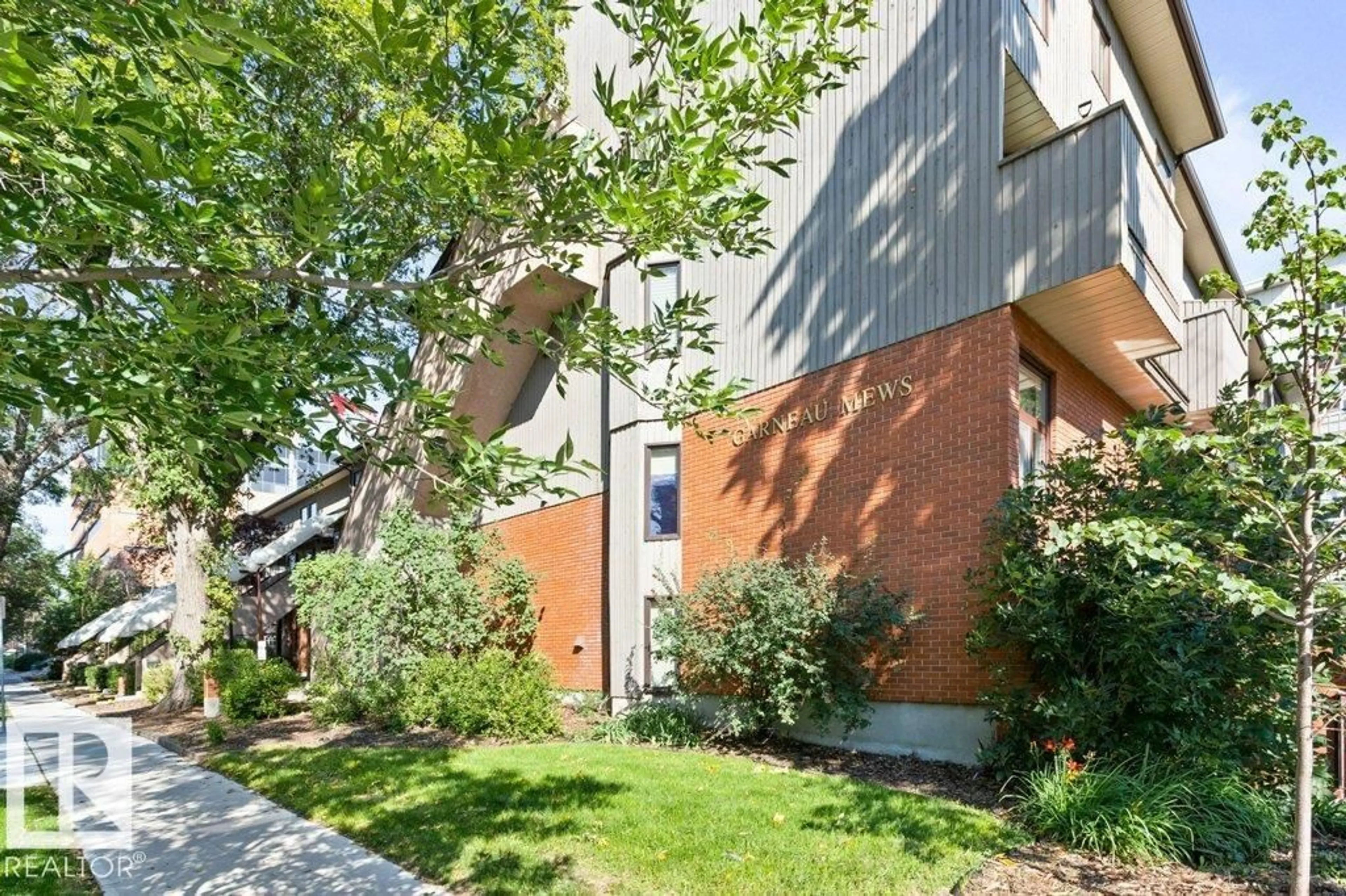Patio, street for 11134 83 AV, Edmonton Alberta T6G0V1