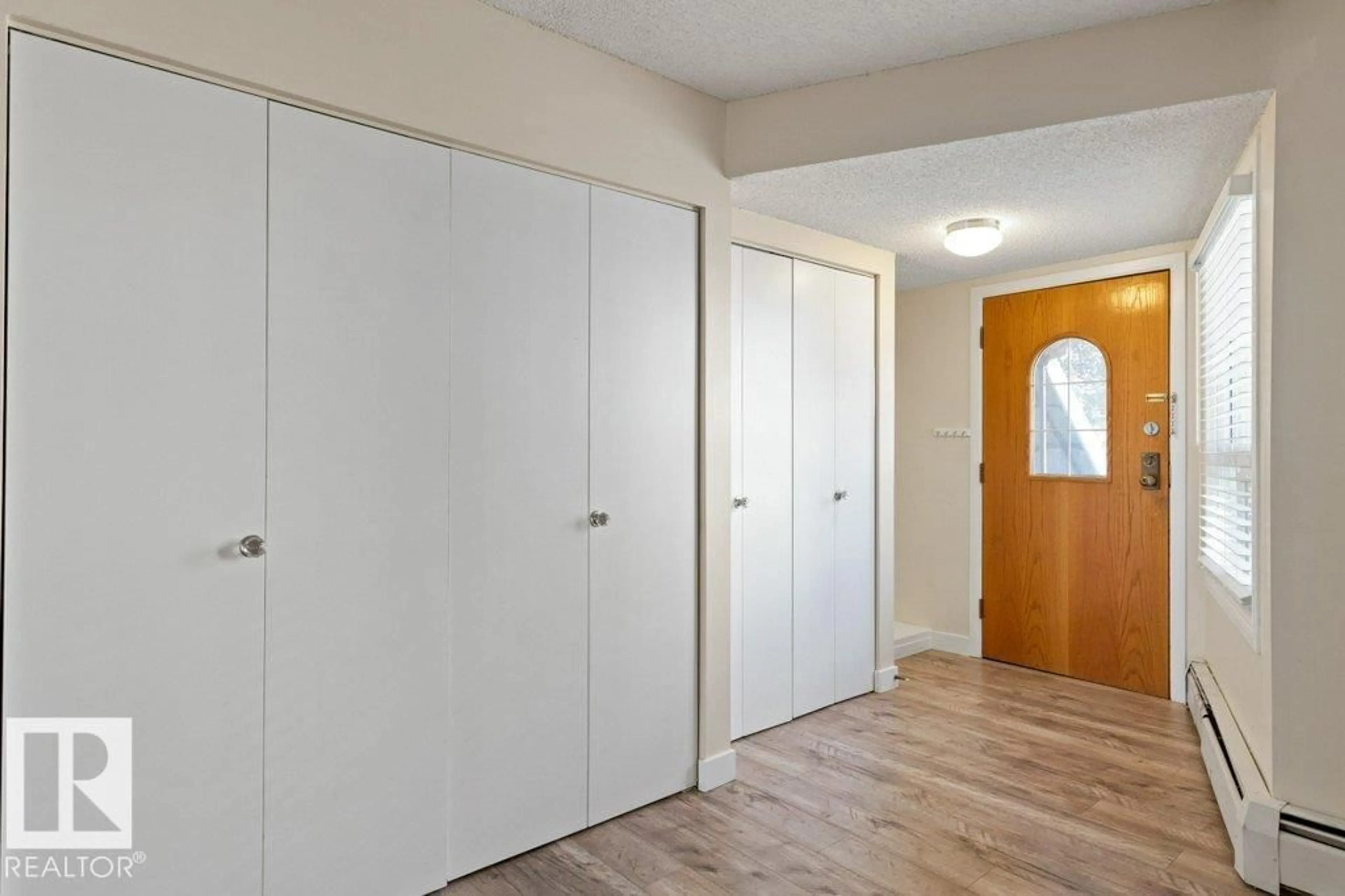 Indoor entryway for 11134 83 AV, Edmonton Alberta T6G0V1