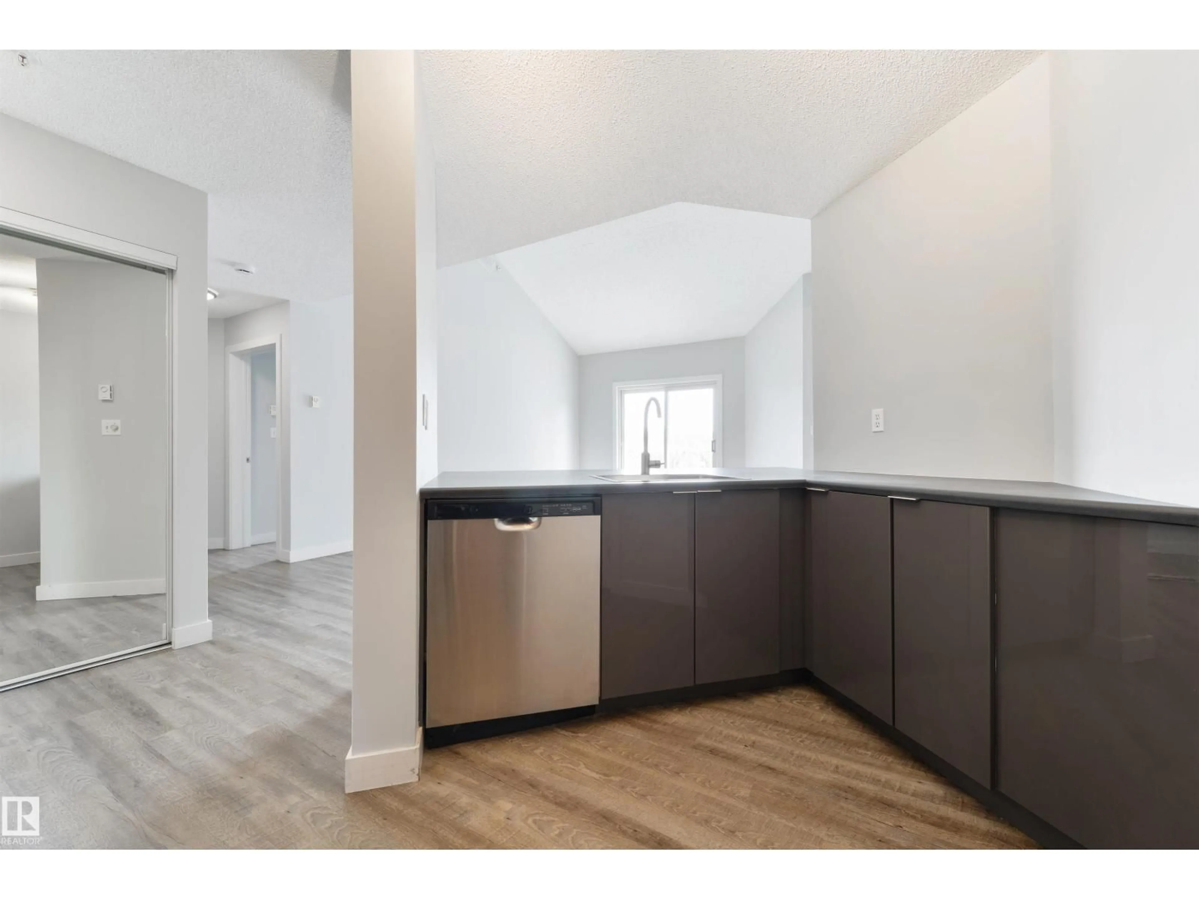 Unknown for 409 - 10153 117 ST, Edmonton Alberta T5K1X5