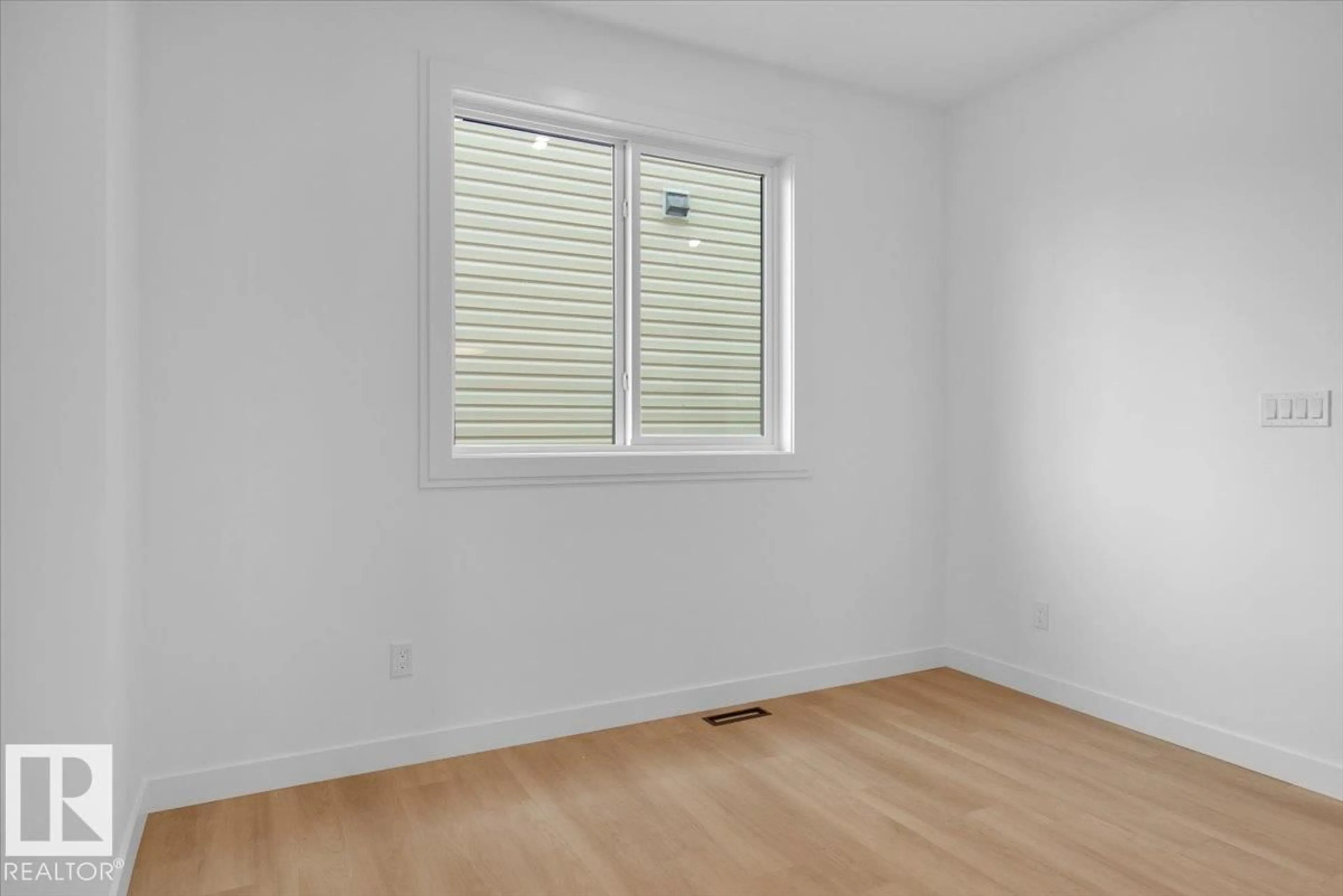 A pic of a room for 11126 132 ST, Edmonton Alberta T5M1E5