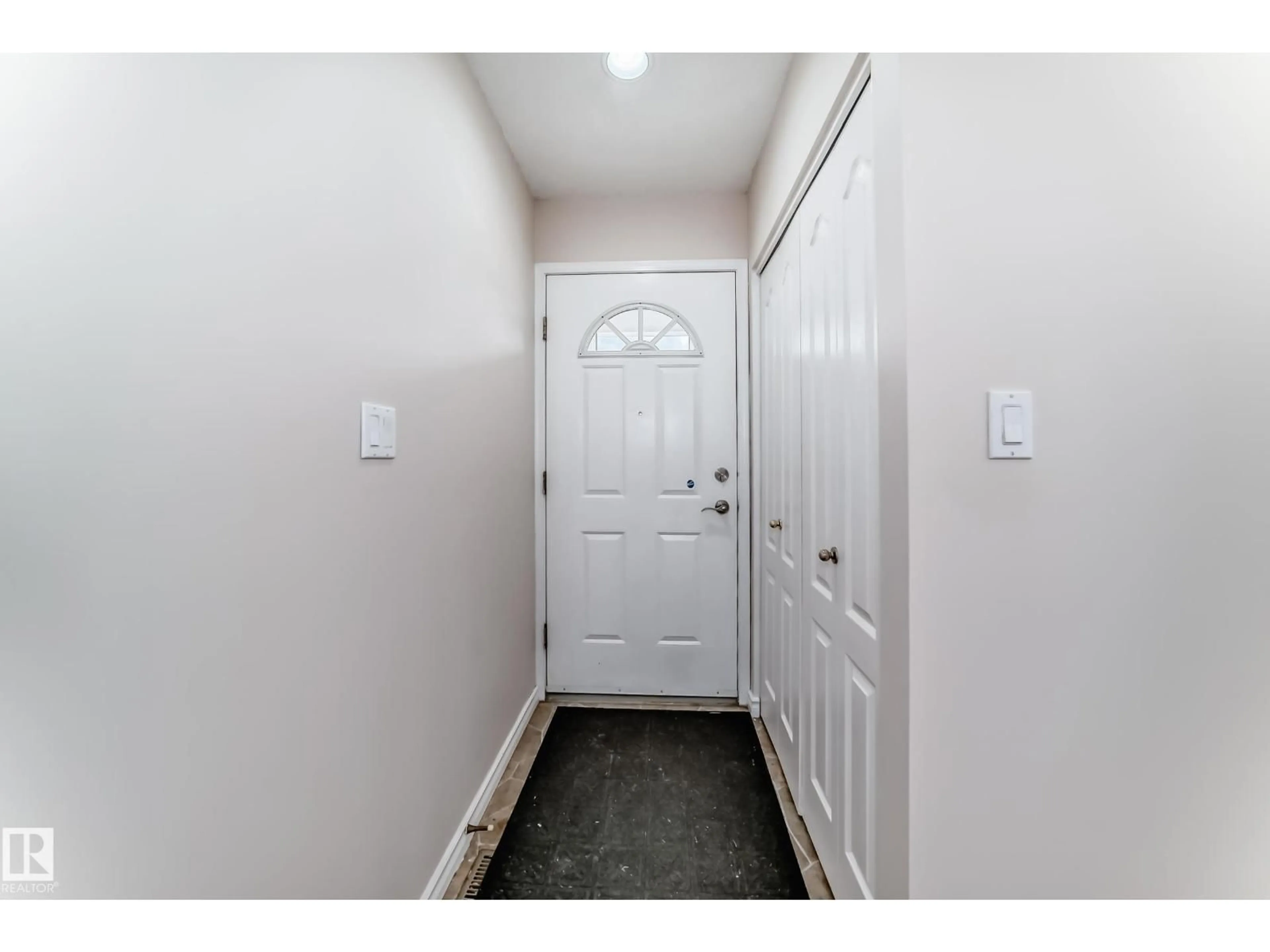 Indoor entryway for 1033 - 49 YOUVILLE DR, Edmonton Alberta T6L6V9